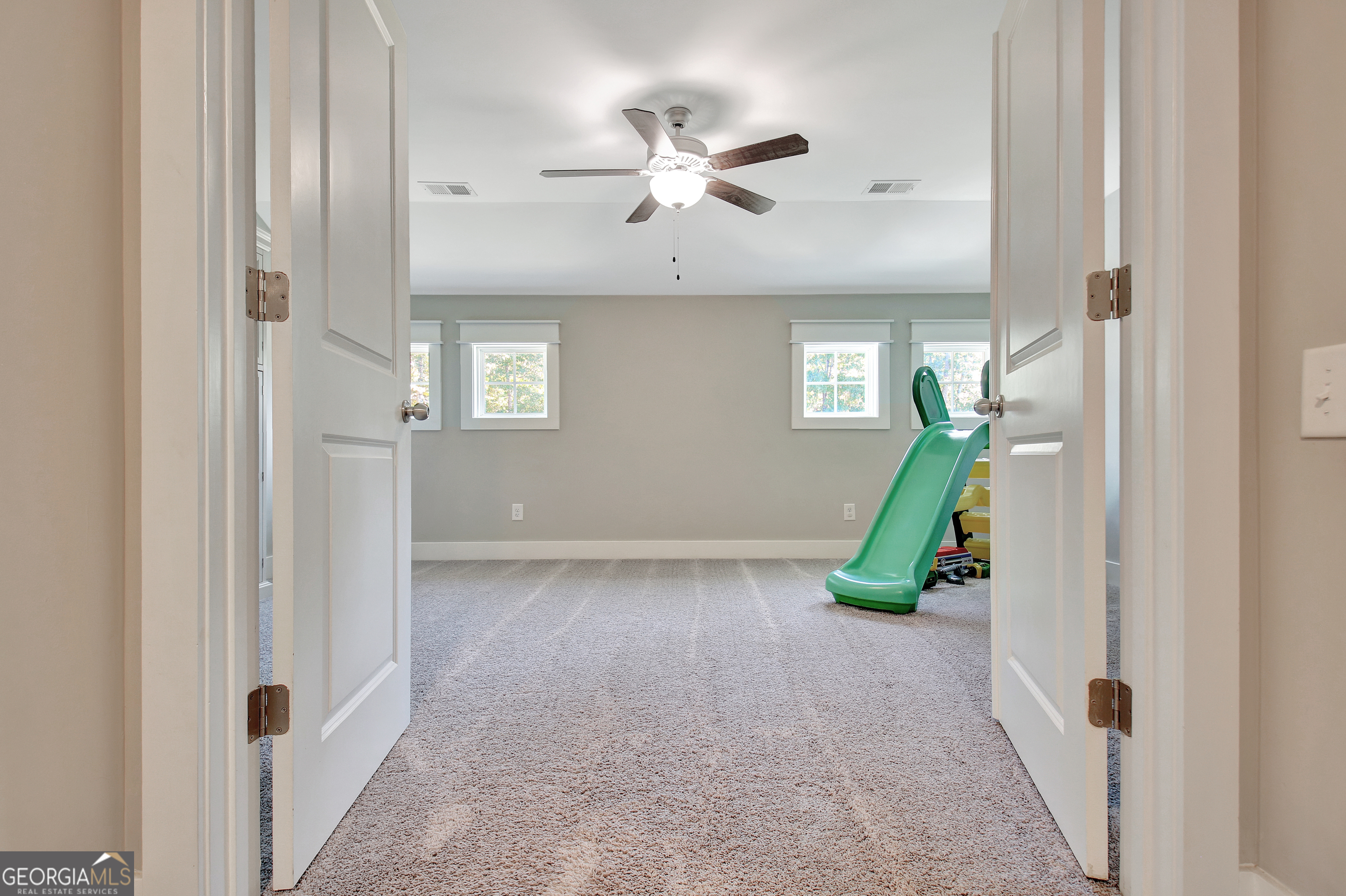 Senoia, Georgia 30276, United States, 5 Bedrooms Bedrooms, ,3 BathroomsBathrooms,Residential,Pending,26890