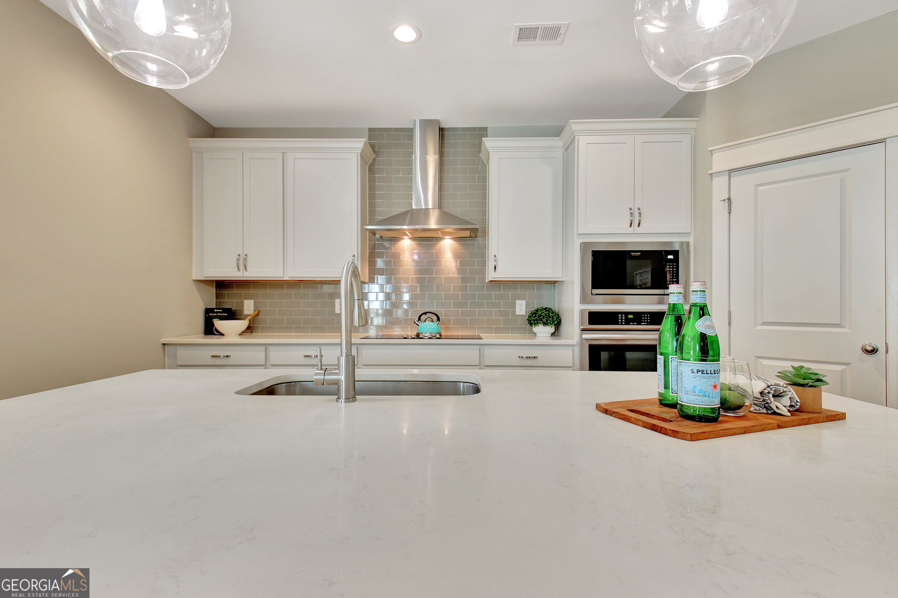 Senoia, Georgia 30276, United States, 5 Bedrooms Bedrooms, ,3 BathroomsBathrooms,Residential,Pending,26890