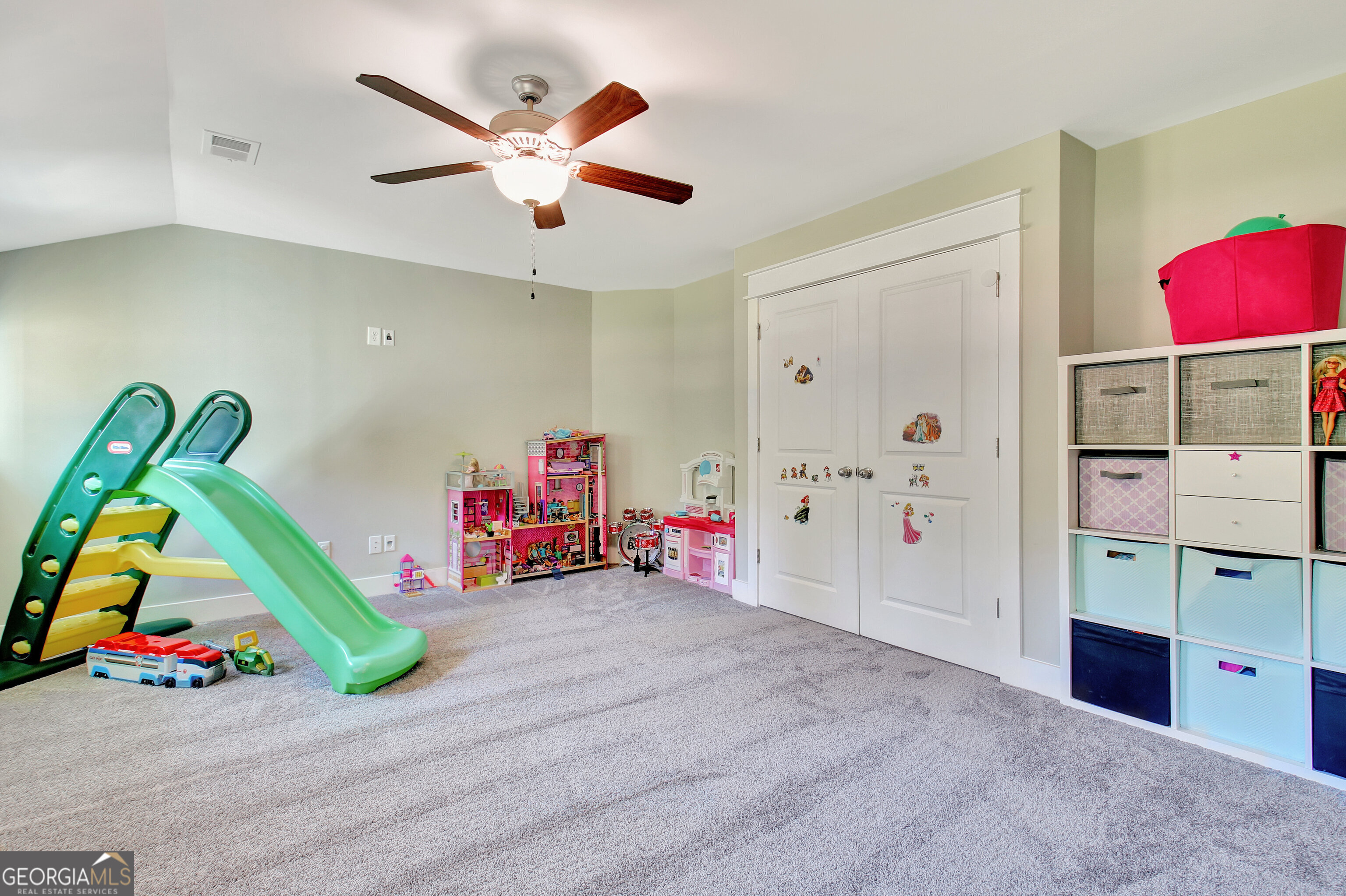 Senoia, Georgia 30276, United States, 5 Bedrooms Bedrooms, ,3 BathroomsBathrooms,Residential,Pending,26890