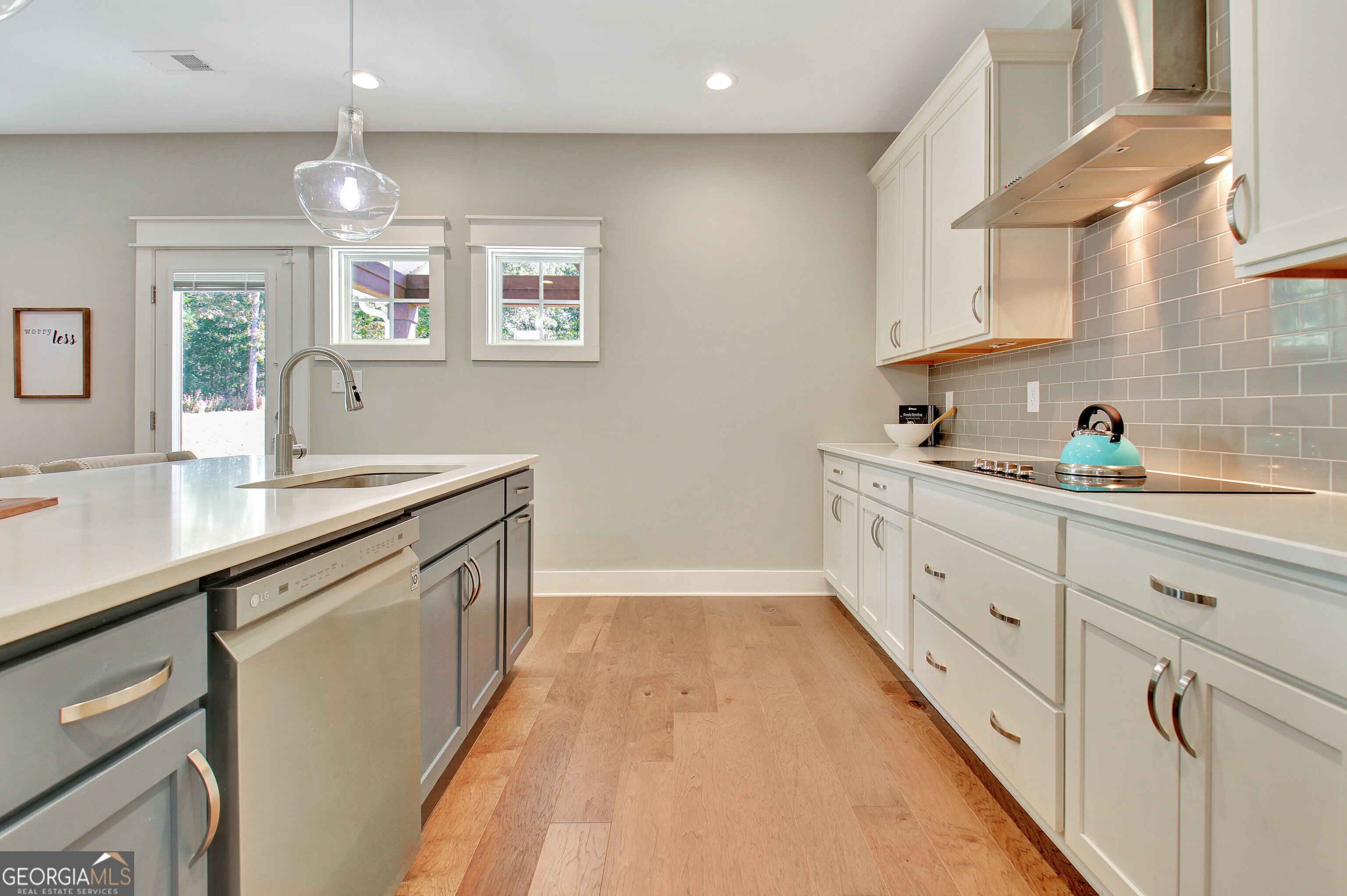 Senoia, Georgia 30276, United States, 5 Bedrooms Bedrooms, ,3 BathroomsBathrooms,Residential,Pending,26890