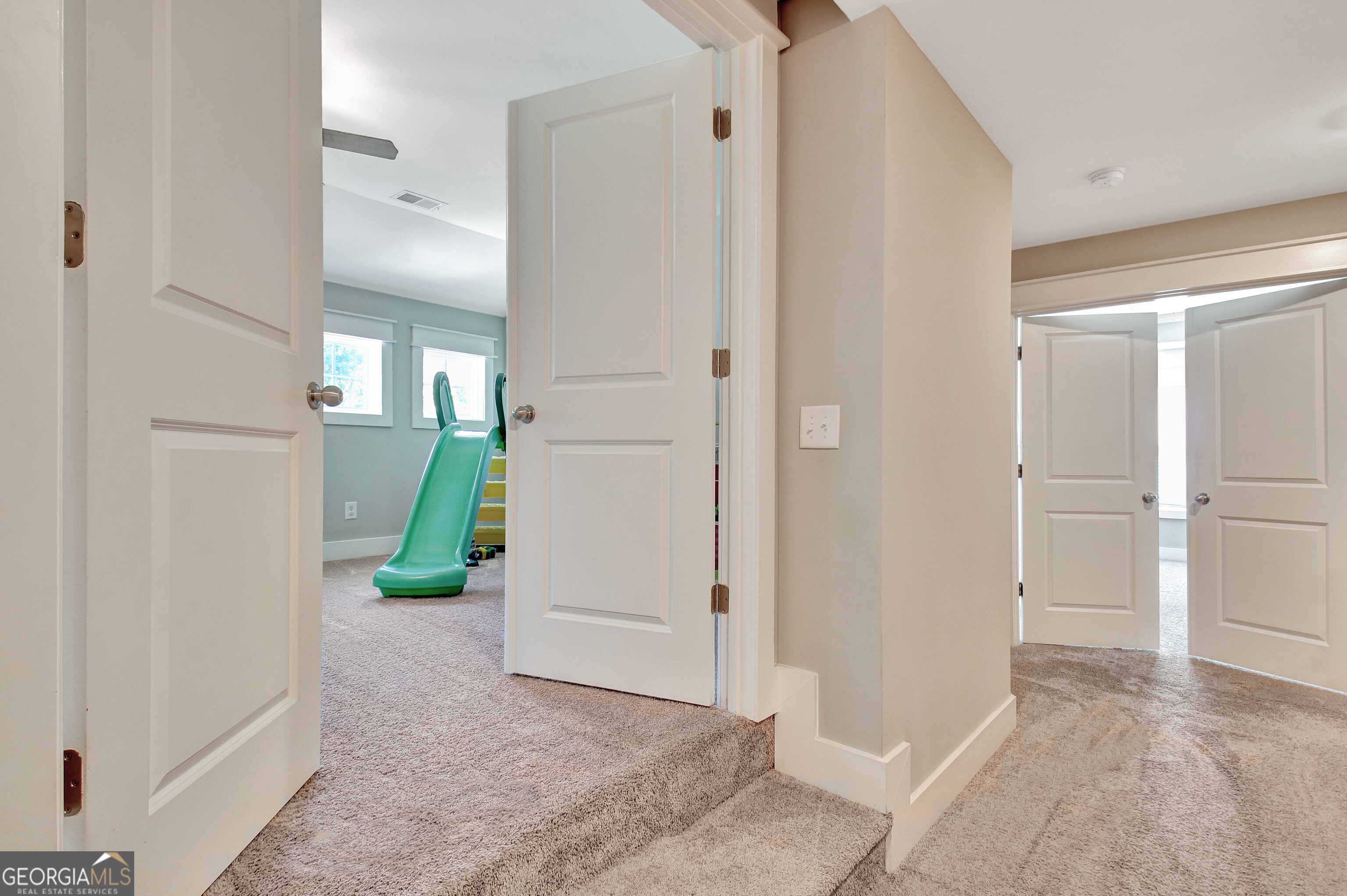 Senoia, Georgia 30276, United States, 5 Bedrooms Bedrooms, ,3 BathroomsBathrooms,Residential,Pending,26890