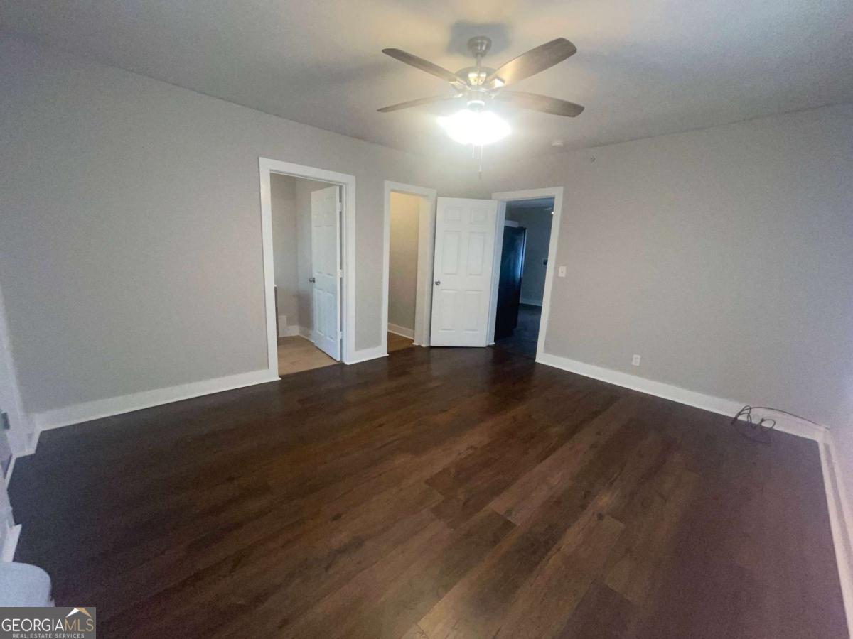 907 Maple AVE SW 2