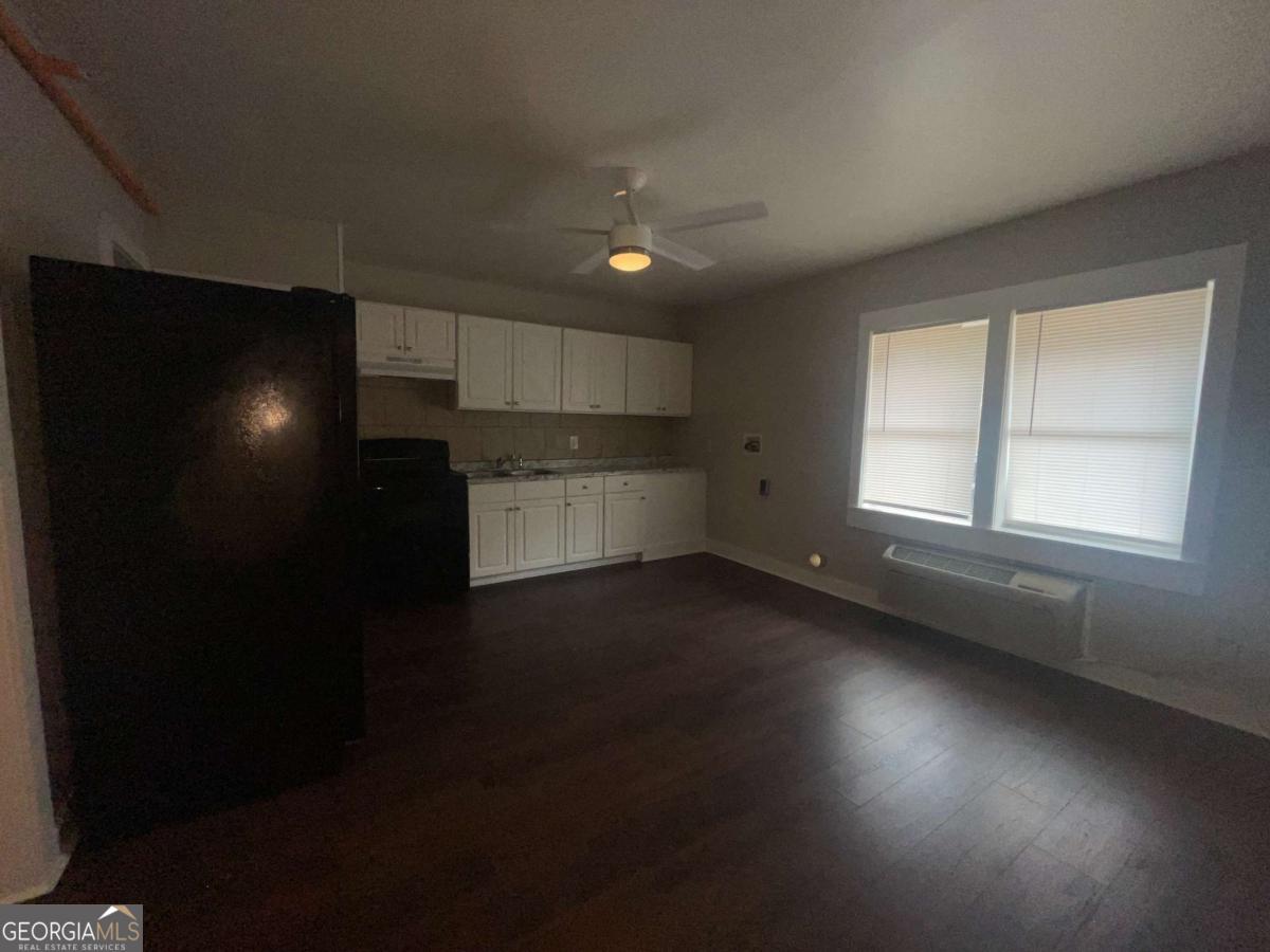 907 Maple AVE SW 2