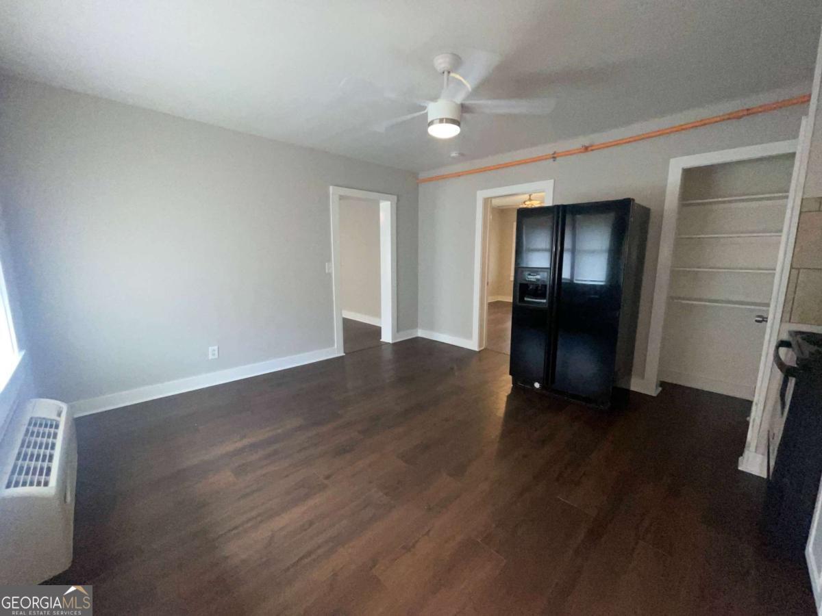 907 Maple AVE SW 2