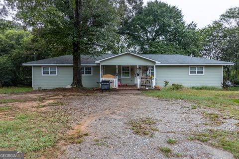 Photo of 192 Cardinal Boulevard SE, Calhoun, GA 30701 (MLS # 10613496)