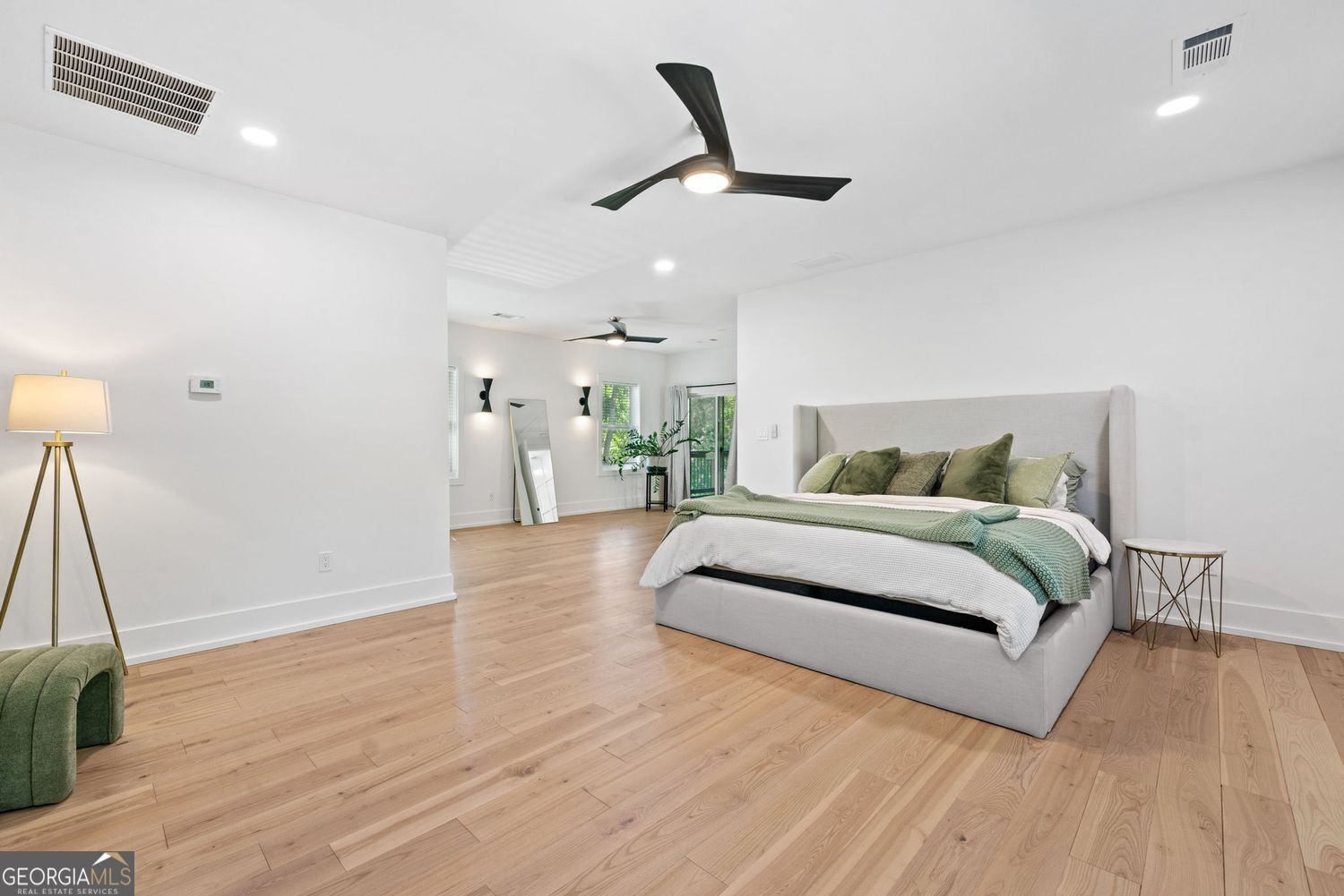 Atlanta, Georgia 30311, United States, 4 Bedrooms Bedrooms, ,4 BathroomsBathrooms,Residential,Active,133730