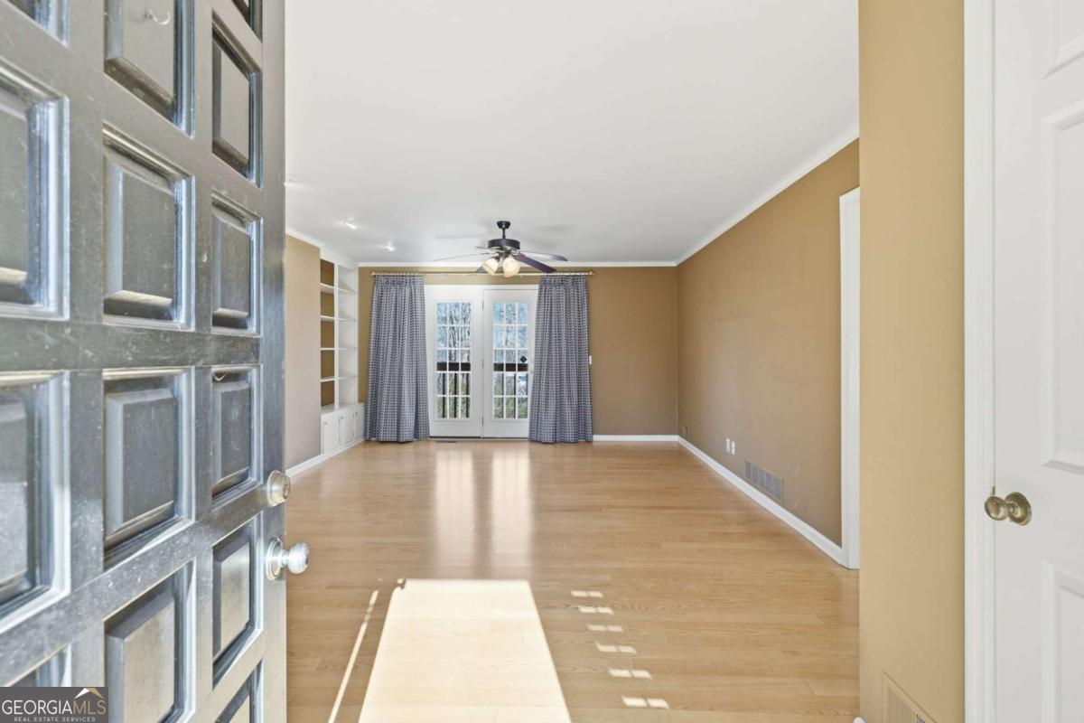 2224 Colonial DR