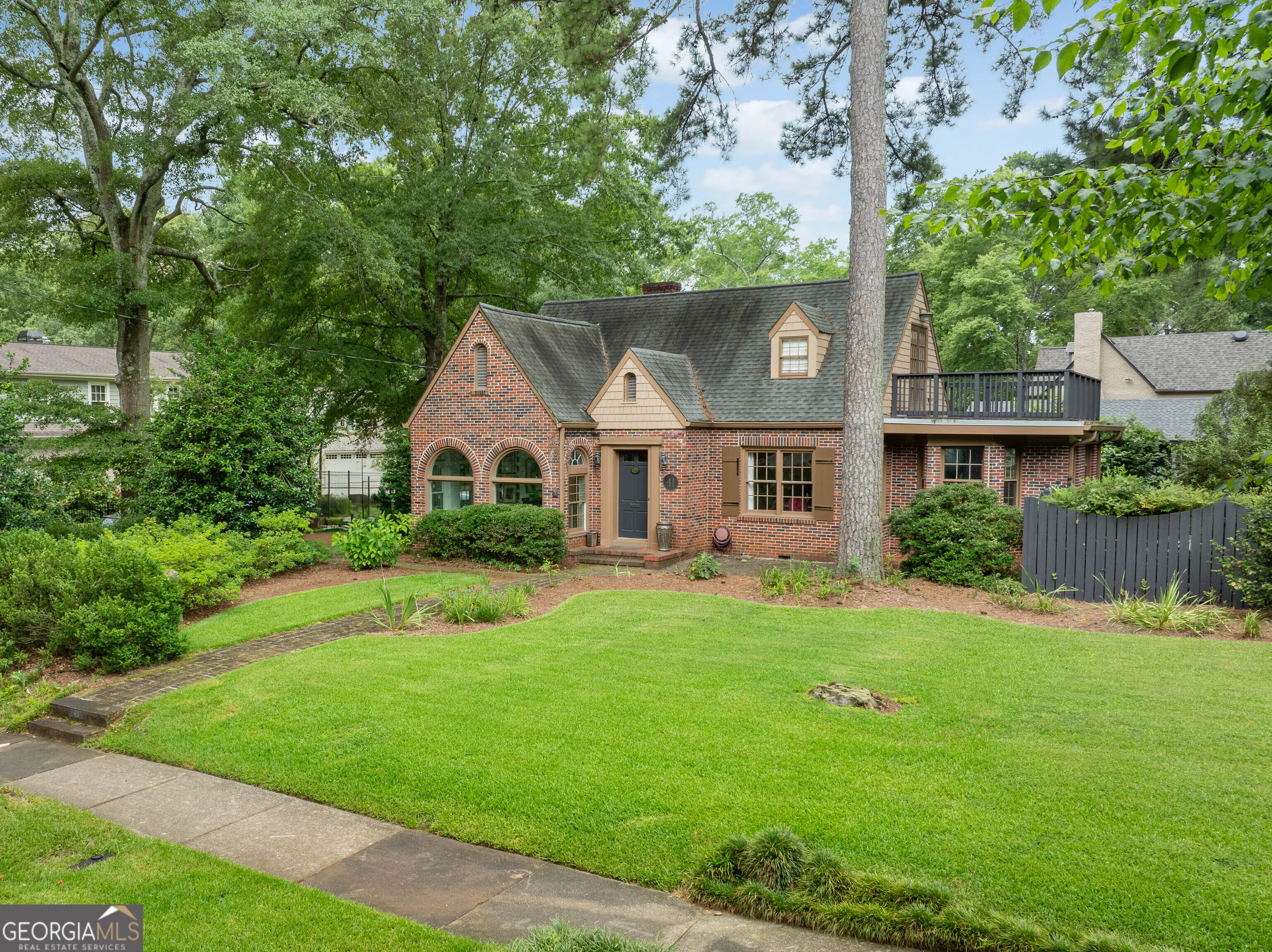41 Clarendon AVE
