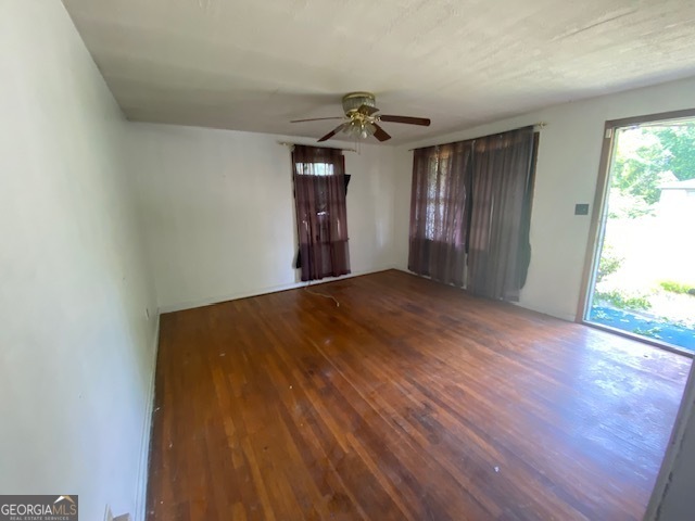 1641 Mathis CIR