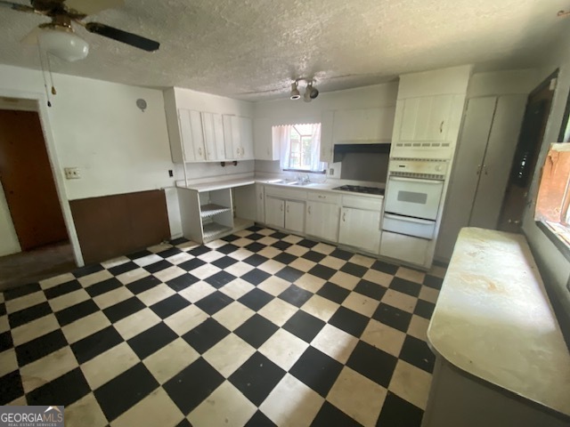 1641 Mathis CIR