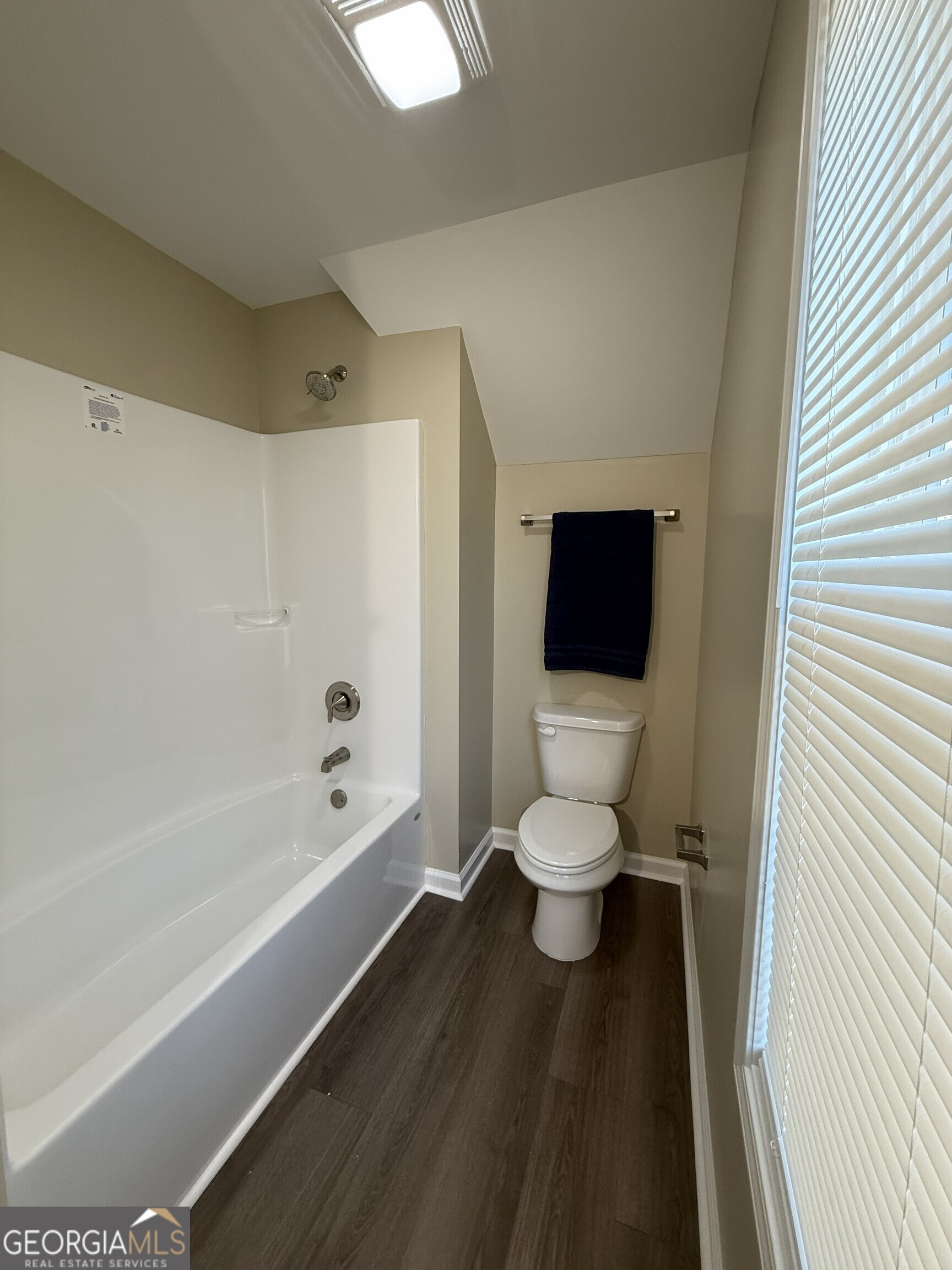 0018R-NICOLE VALLEY/ (0018R) - Residential