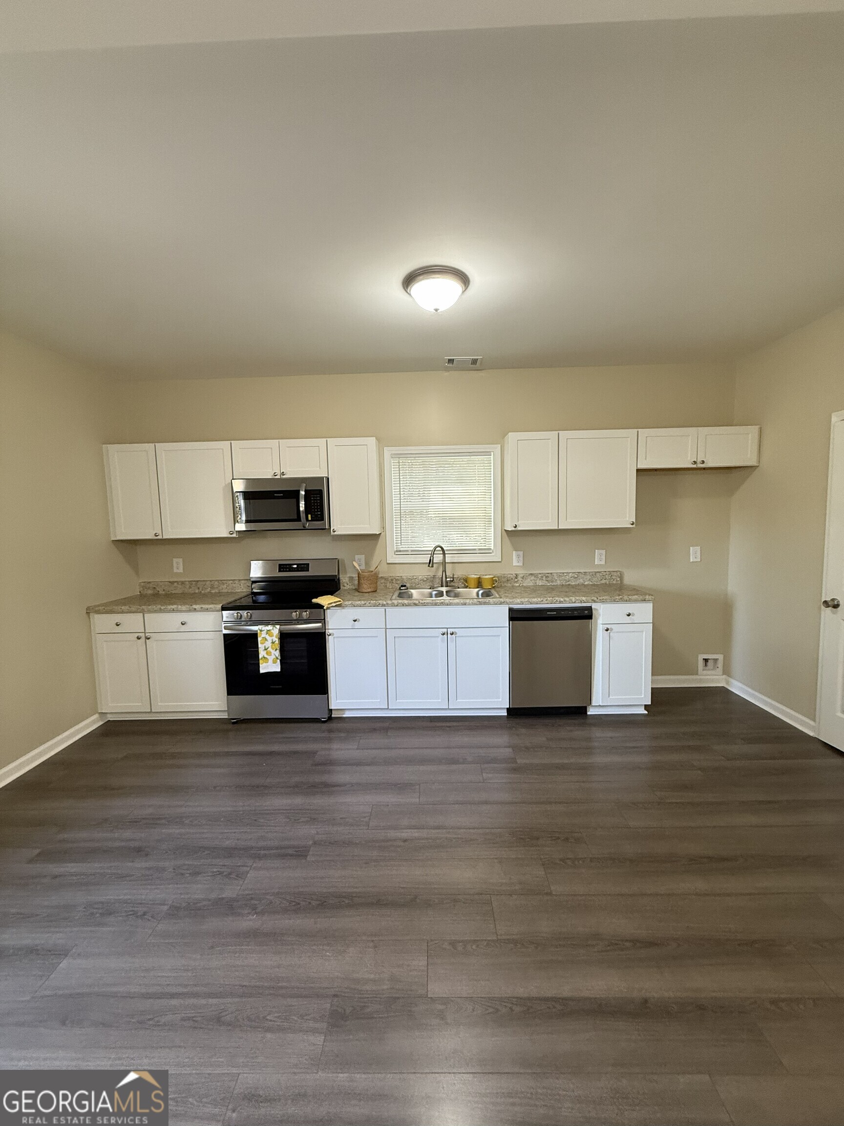 0018R-NICOLE VALLEY/ (0018R) - Residential