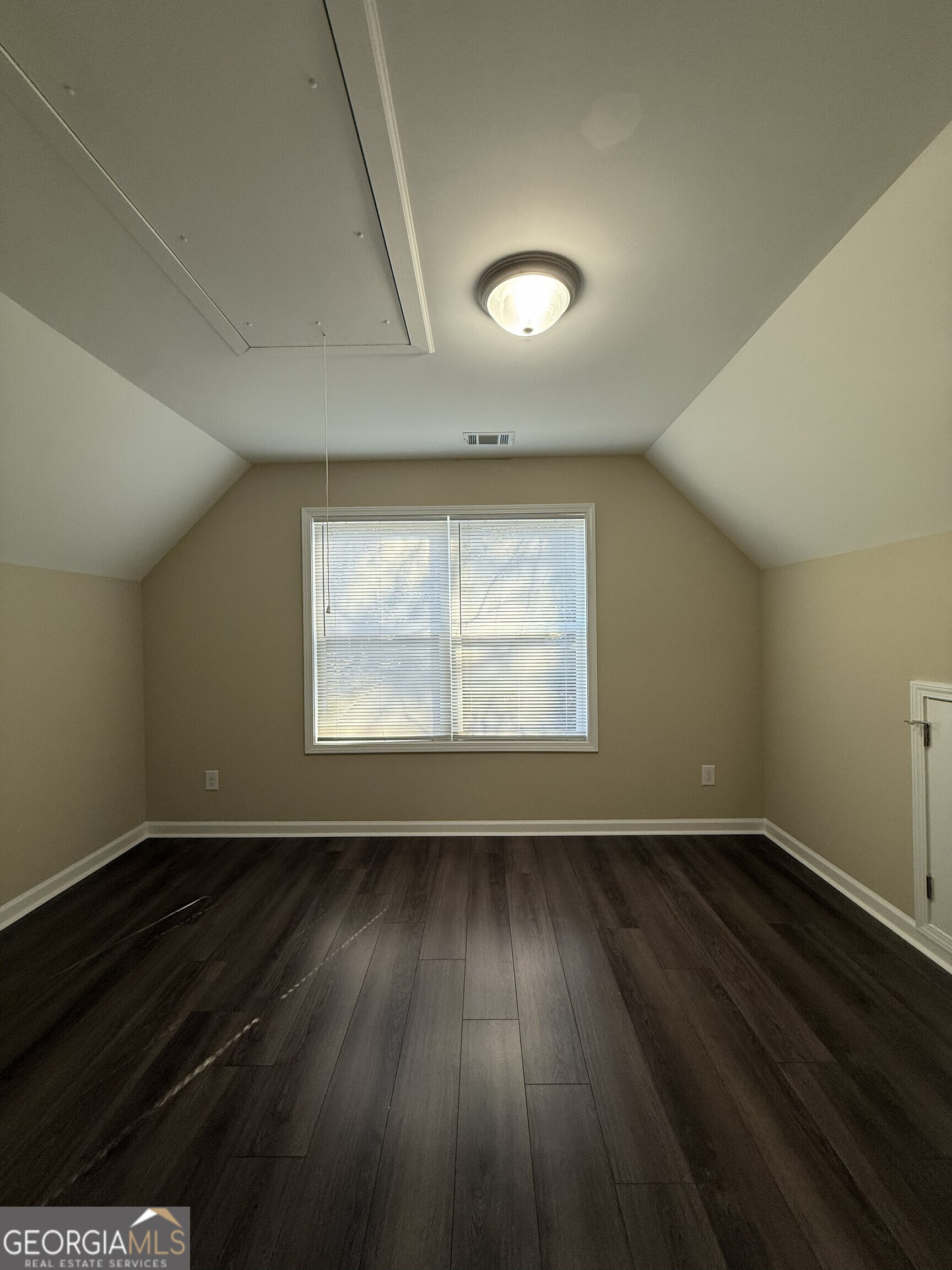 0018R-NICOLE VALLEY/ (0018R) - Residential