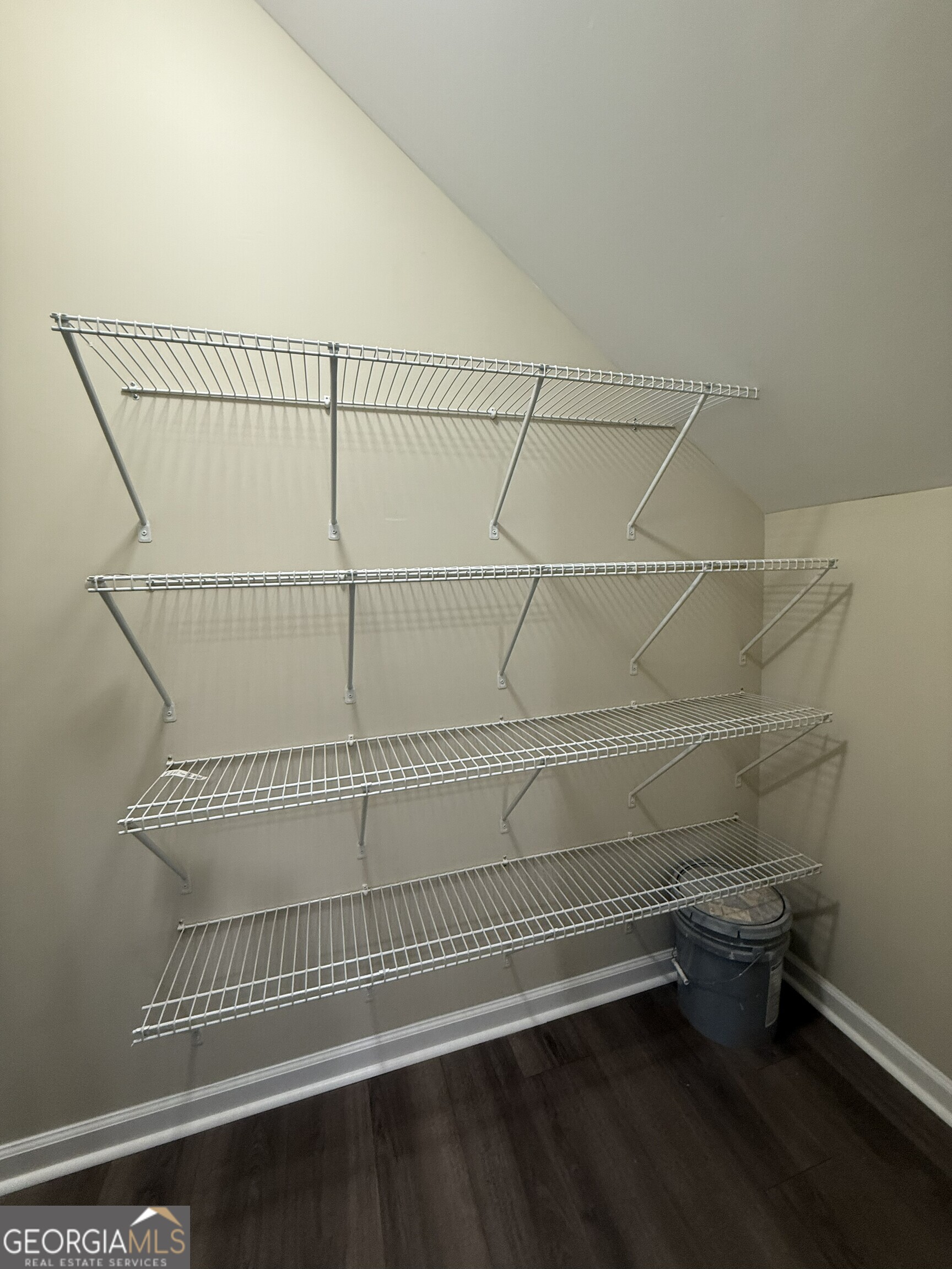 0018R-NICOLE VALLEY/ (0018R) - Residential