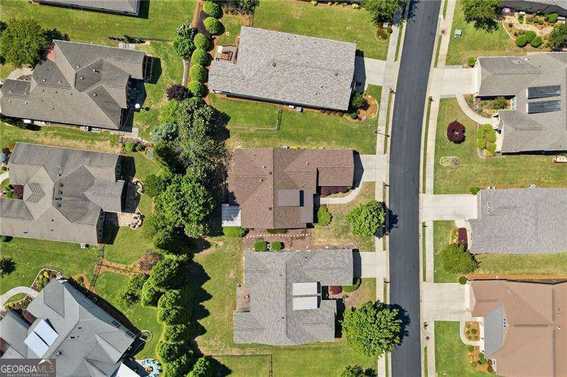 424 Larkspur DR