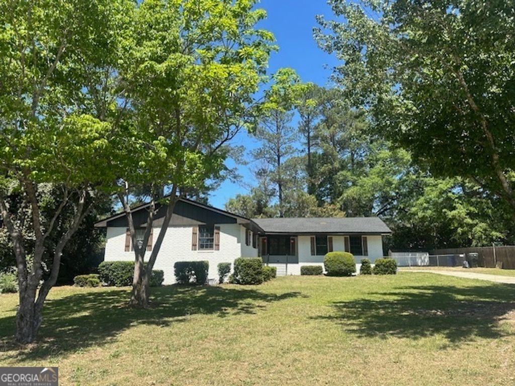 Photo of 702 Victoria Circle, Dublin, GA 31021 (MLS # 10738150)