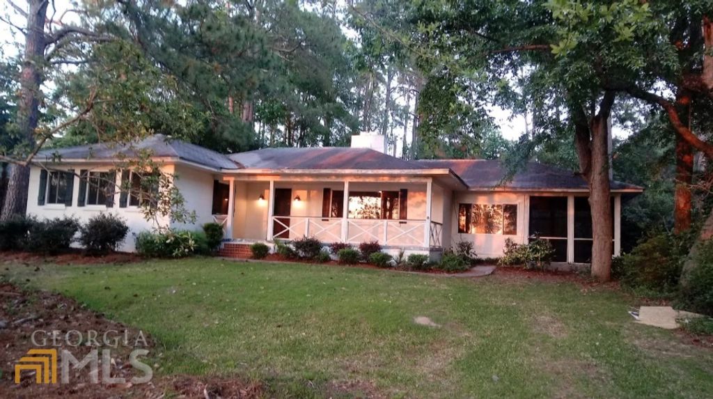 Photo of 402 S Lake Drive, Sylvania, GA 30467 (MLS # 10726682)