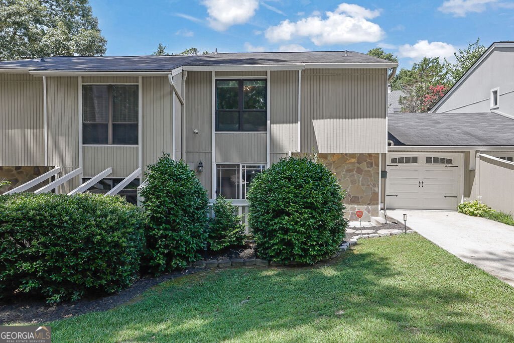 2312 Colonial DR NE