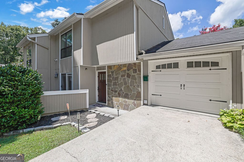 2312 Colonial DR NE