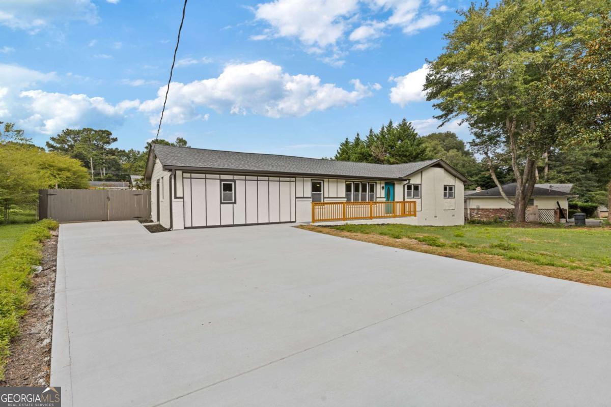 237 Sandra DR NW