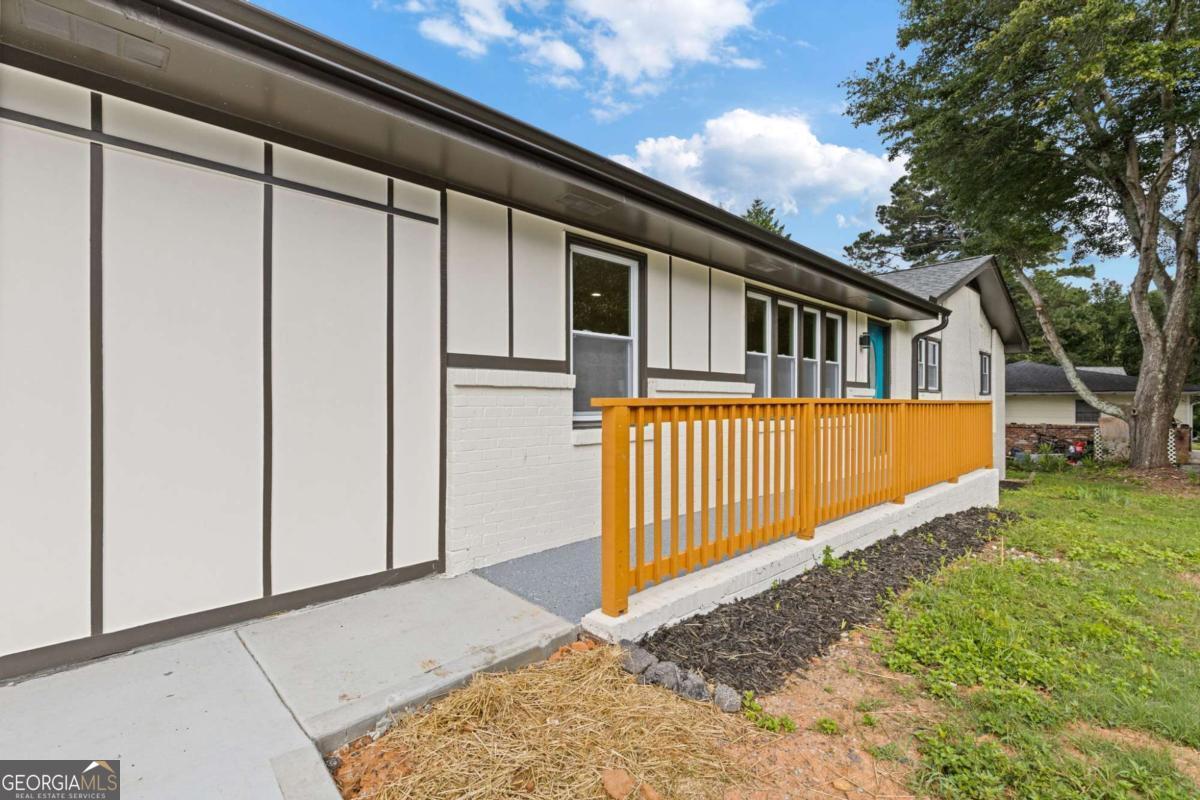 237 Sandra DR NW