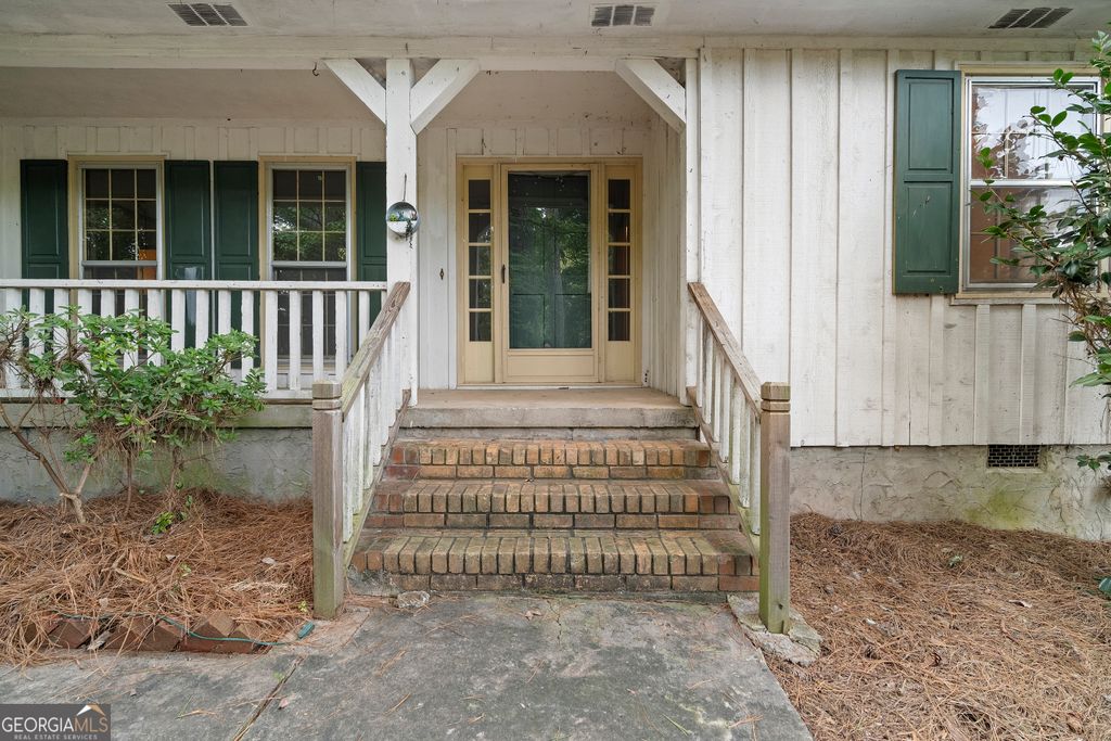 Photo of 495 Huntington Drive, Alpharetta, GA 30004 (MLS # 10810645)