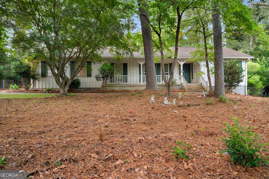 Photo of 495 Huntington Drive, Alpharetta, GA 30004 (MLS # 10810645)
