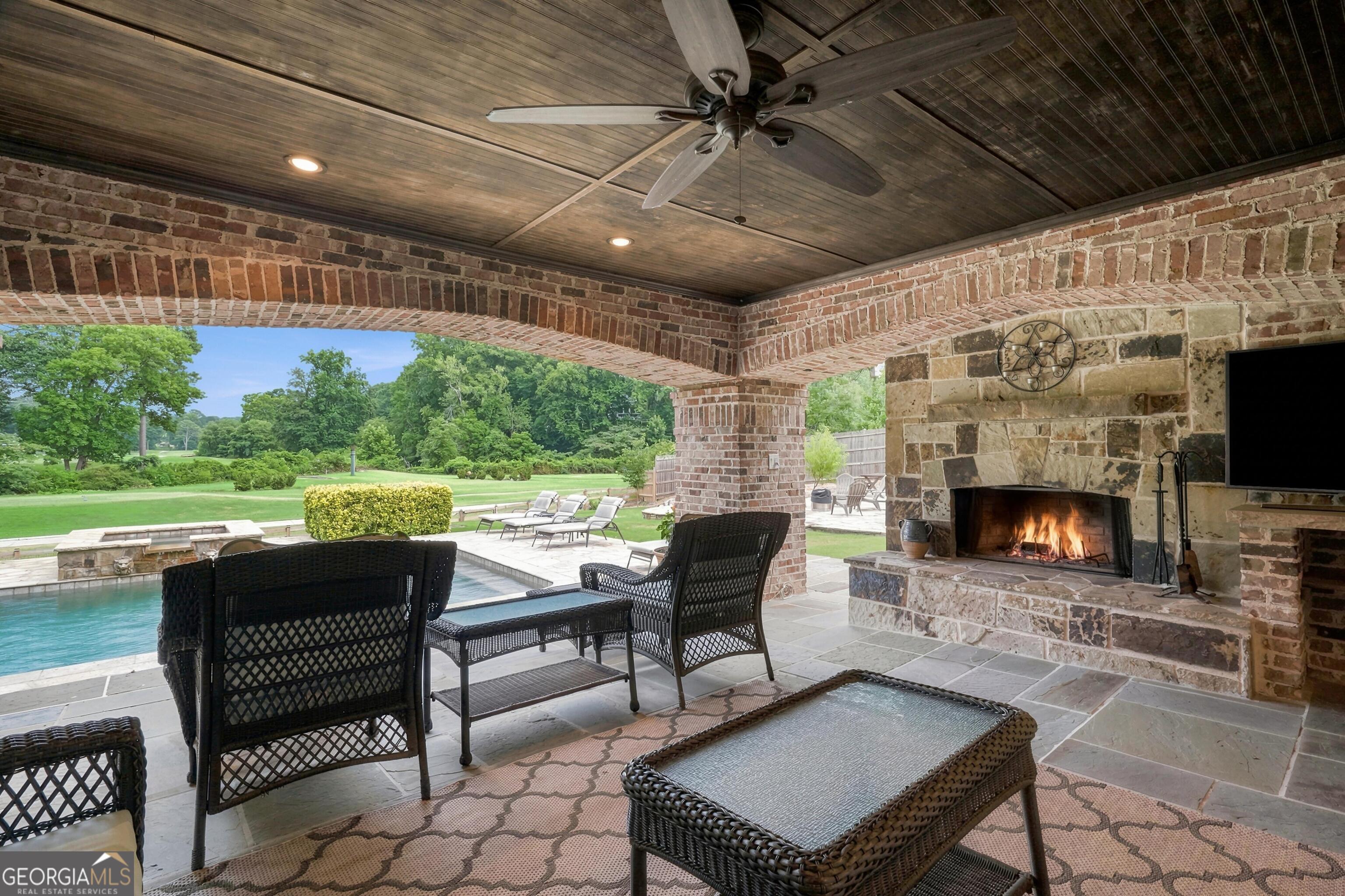 570 Creekwood DR