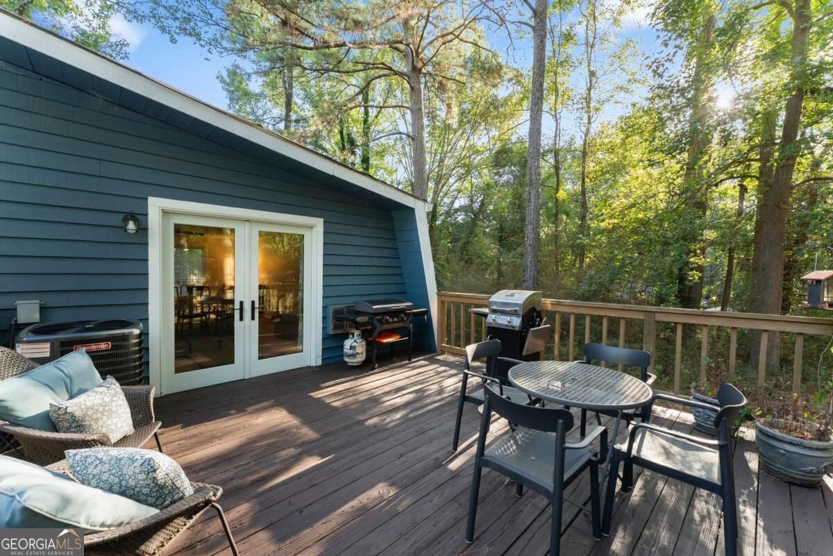 100 Hidden Hills LN