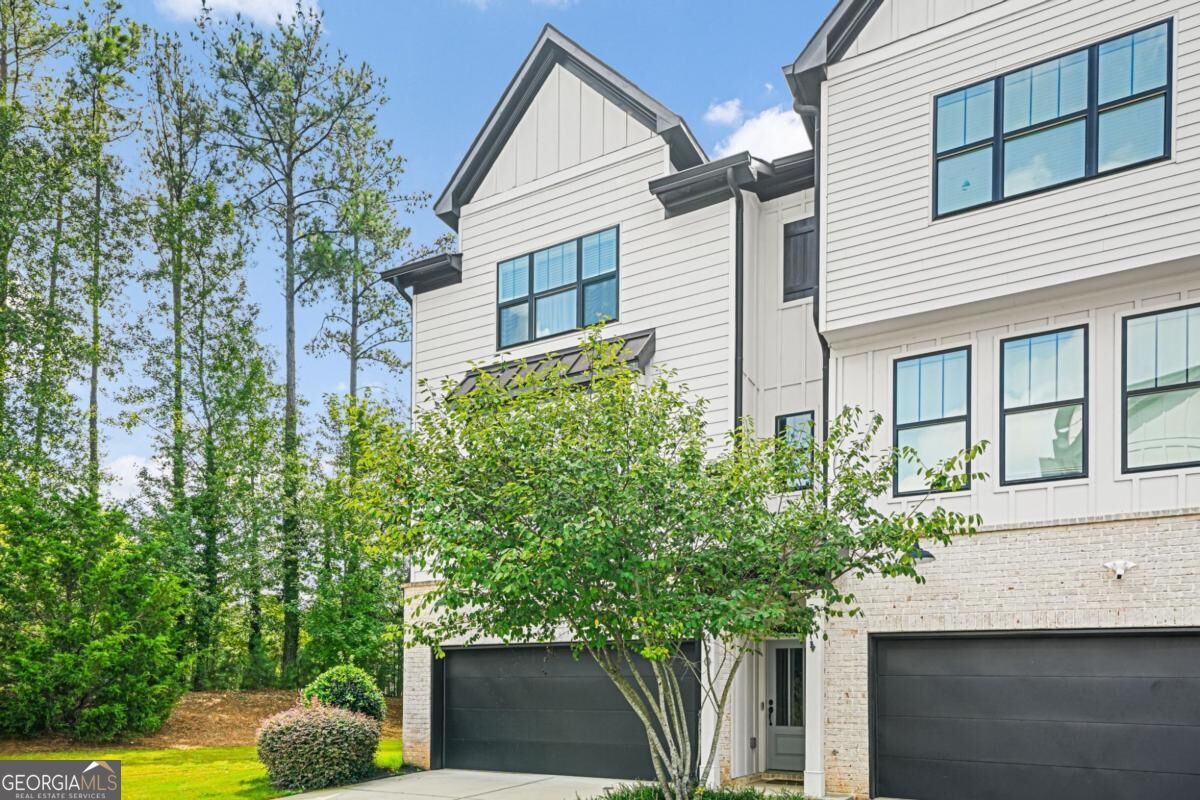 1490 Addison PL