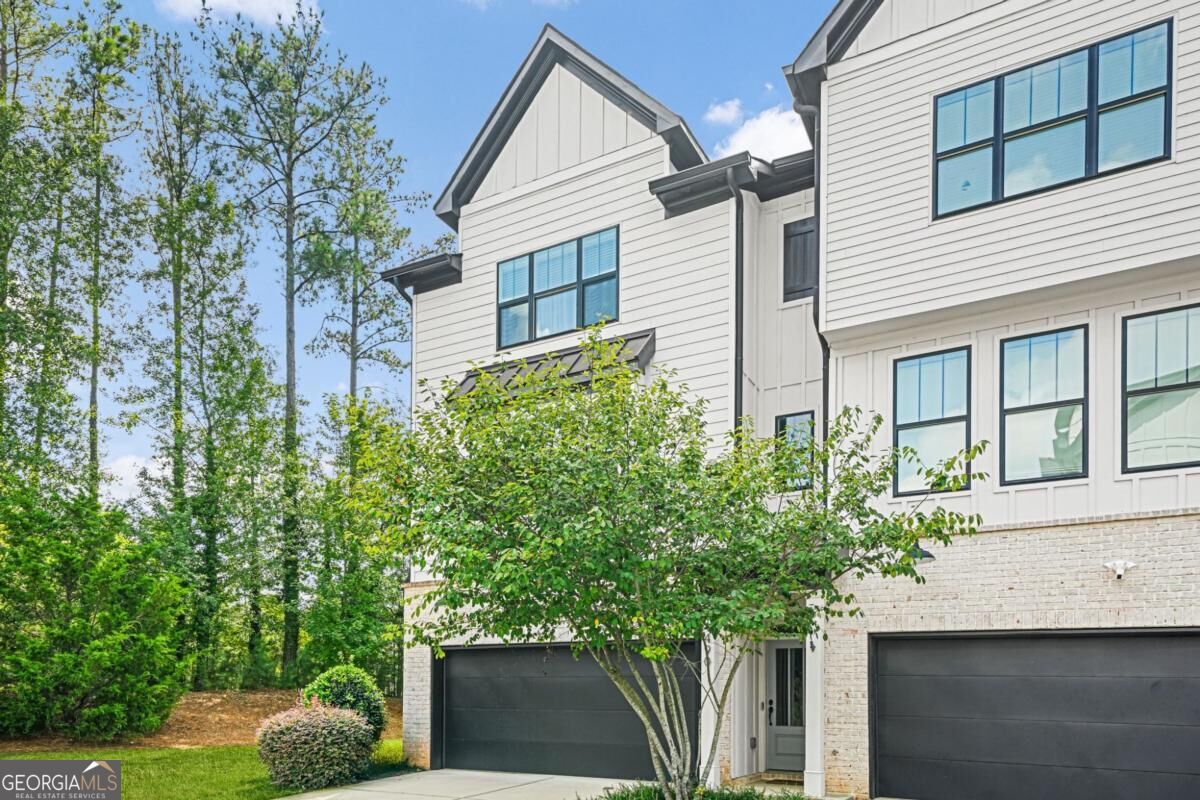 1490 Addison PL
