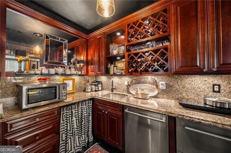 1421 Peachtree ST NE 203