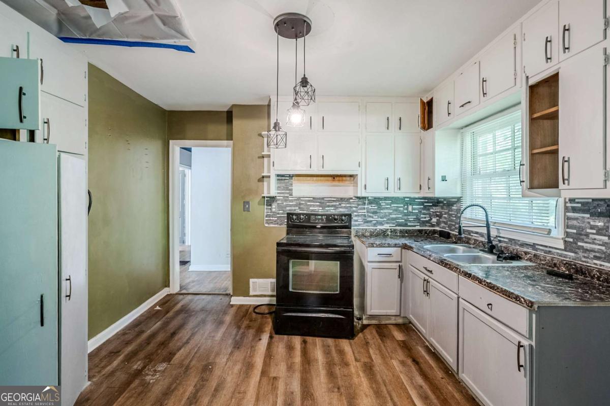 1239 Avonwood CIR SW