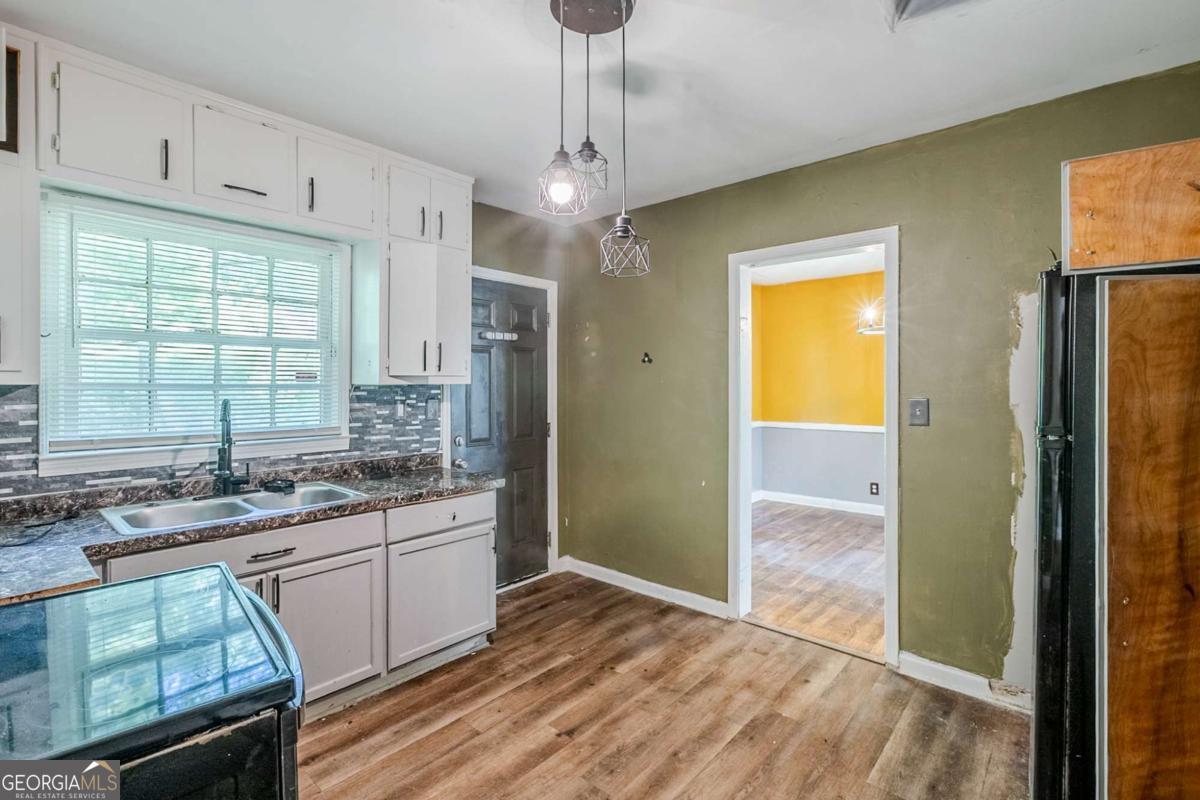 1239 Avonwood CIR SW