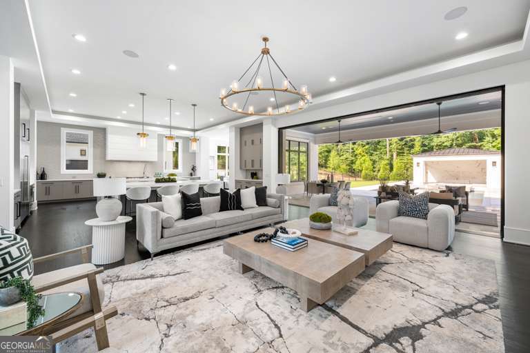 5211 Powers Ferry RD