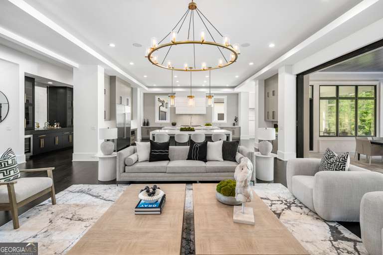 5211 Powers Ferry RD