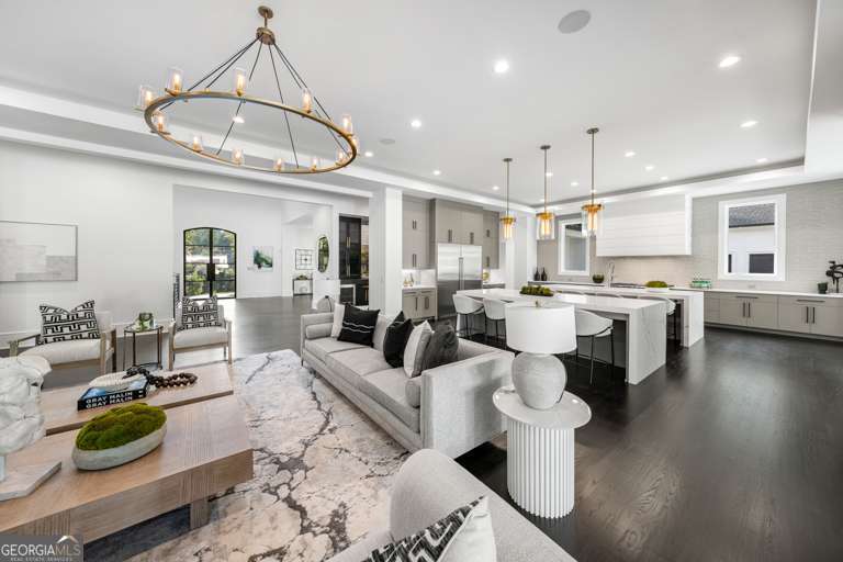 5211 Powers Ferry RD