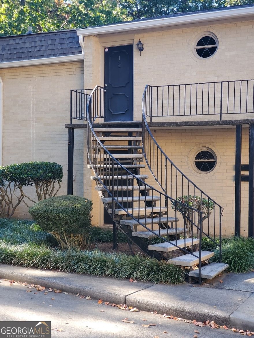 Open House Sunday  11/16/25  @ 2:30PM until 3:00PM Charming 1-Bedroom Condo in Prime Sandy Springs Location!    Welcome home to this beautifully maintained 1-bedroom, 1-bathroom condo located in the heart of Sandy Springs at 5400 Roswell Rd. This inviting unit offers a bright, open-concept living area with plenty of natural light and stylish finishes throughout. The kitchen features modern cabinetry and ample counter space, perfect for everyday cooking or entertaining guests.    Enjoy the convenience of a spacious bedroom with generous closet storage and a well-appointed bathroom. Step outside and take advantage of the community amenities, including a swimming pool and beautifully landscaped common areas.    Perfectly situated near shopping, dining, and entertainment, this home provides easy access to GA-400 and I-285 for a quick commute anywhere in Atlanta.