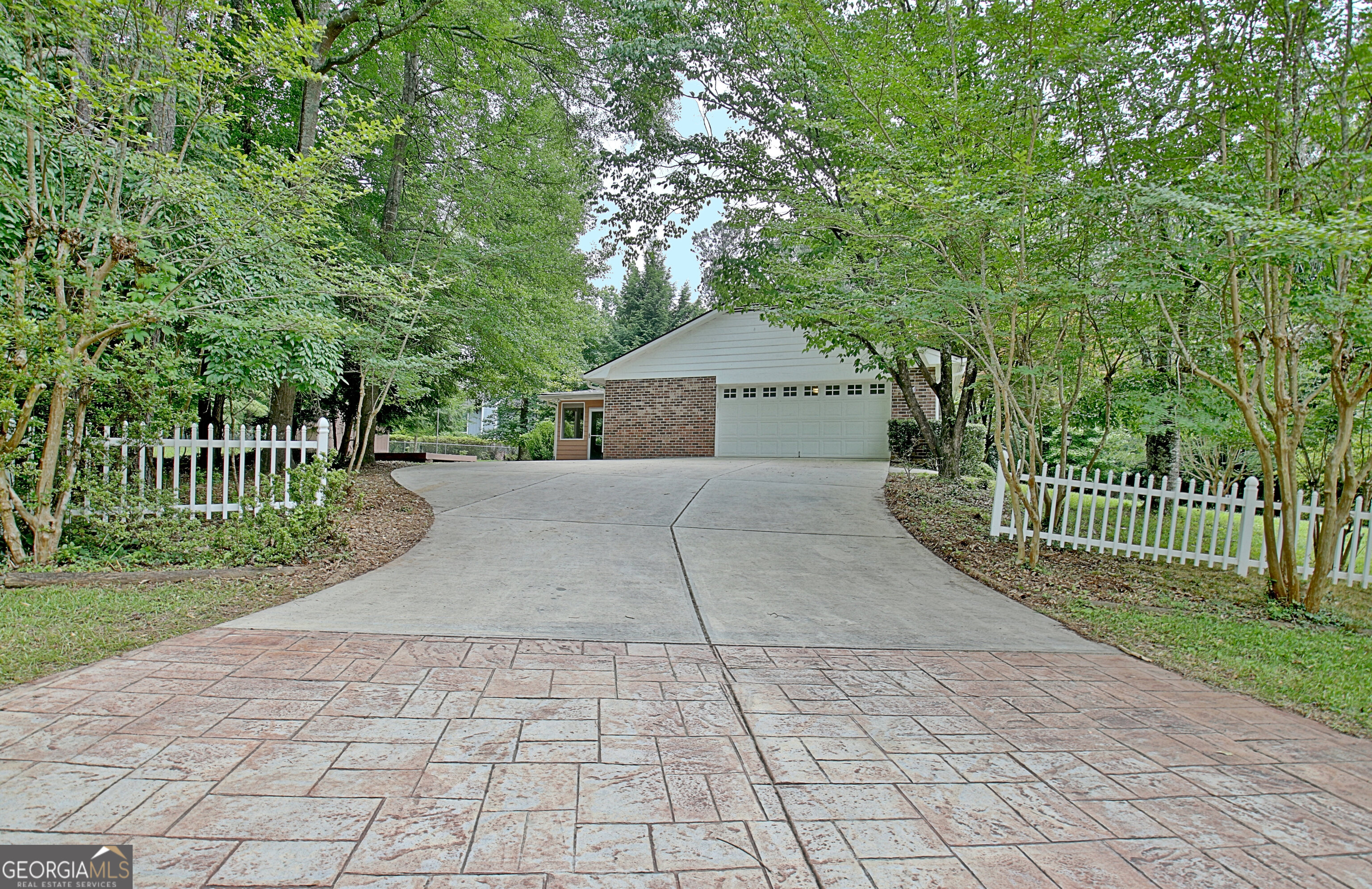 501 Bridlepath LN