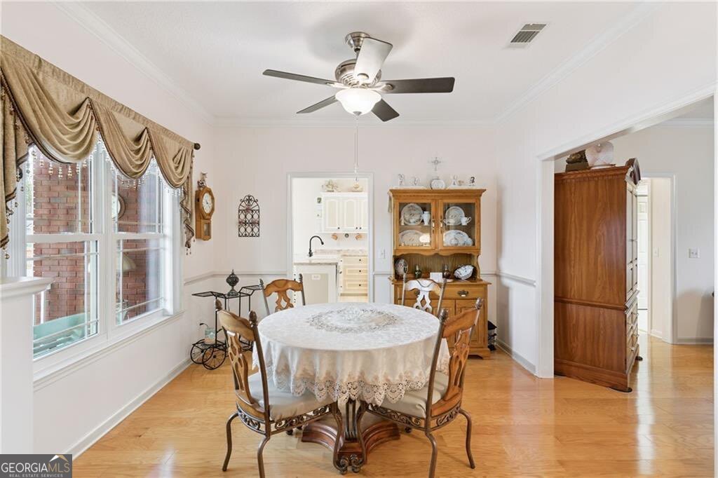 932 Hitching Post LN