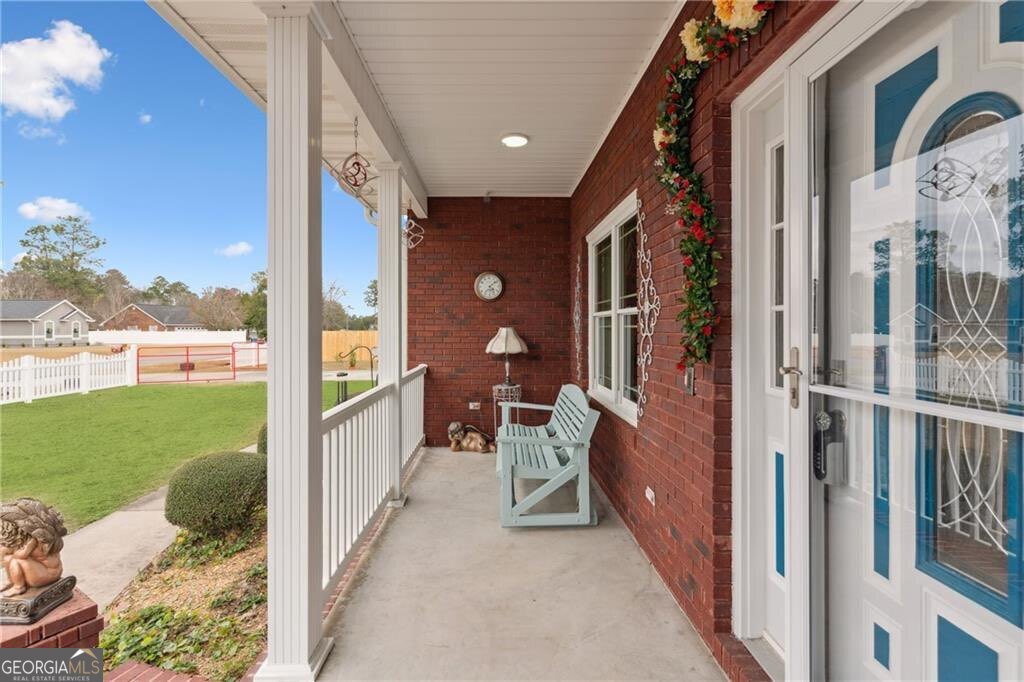 932 Hitching Post LN