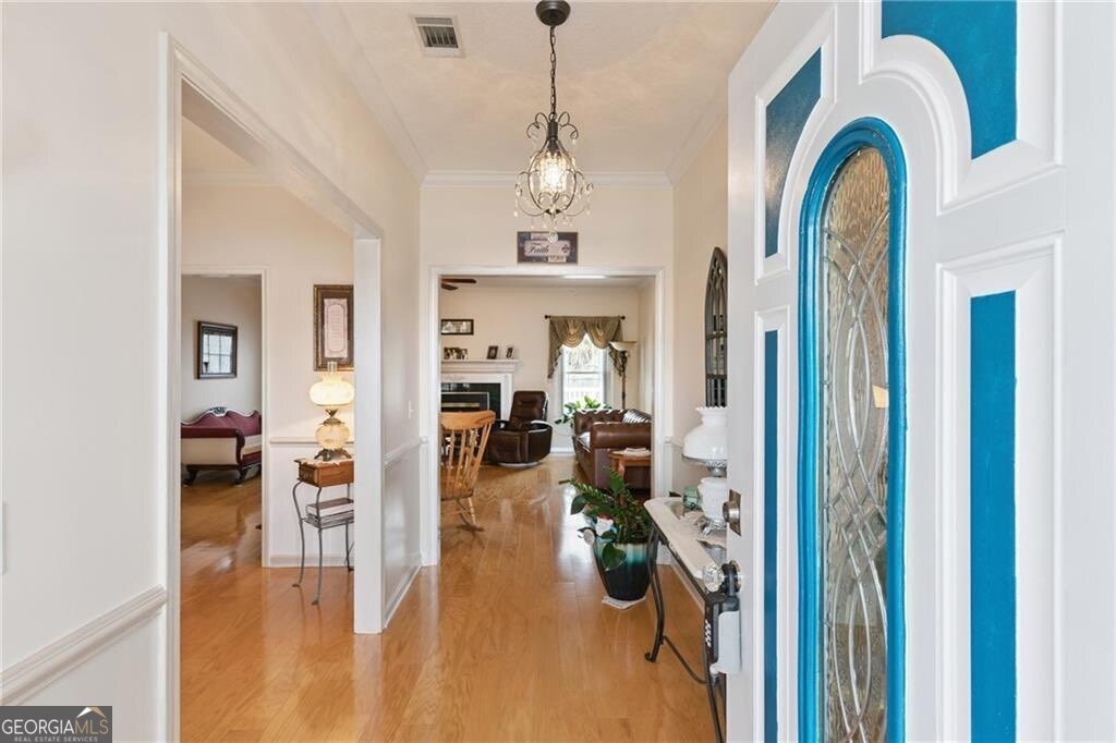 932 Hitching Post LN