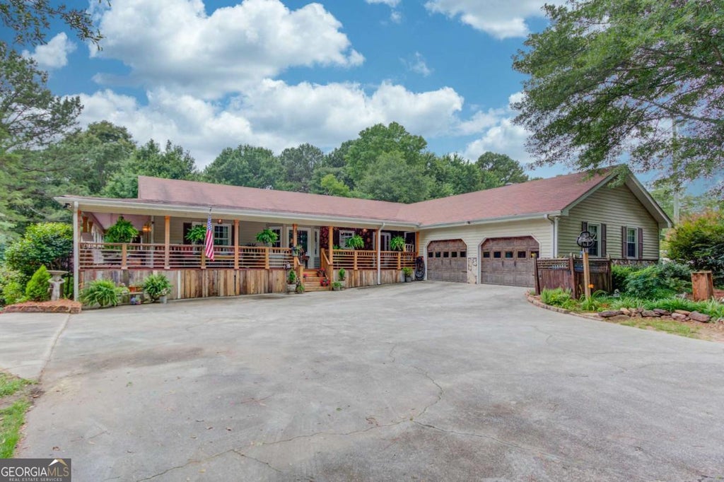 Photo of 2521 Stone Drive SW, Lilburn, GA 30047 (MLS # 10782230)