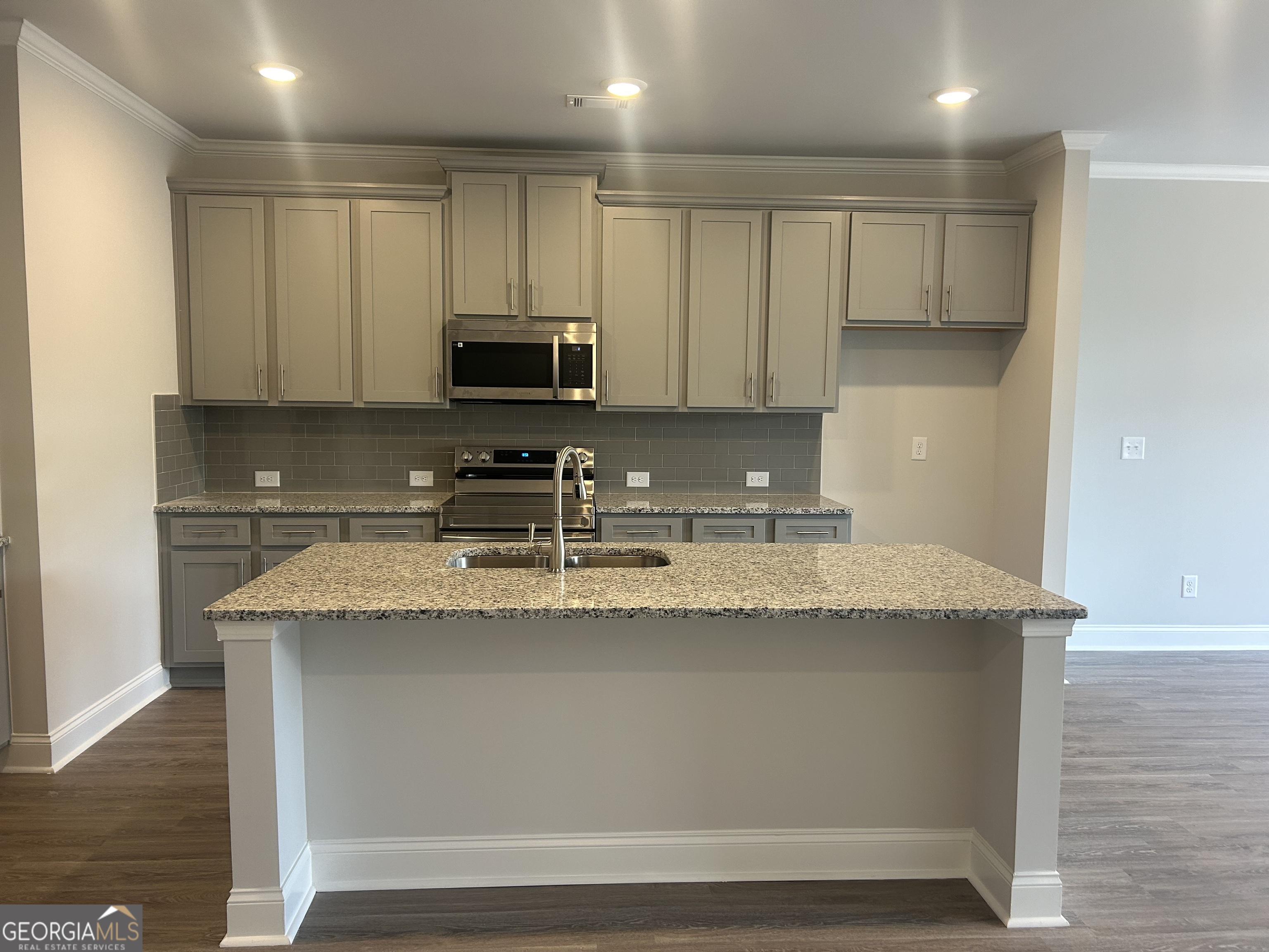 3845 Billabong TRL 111