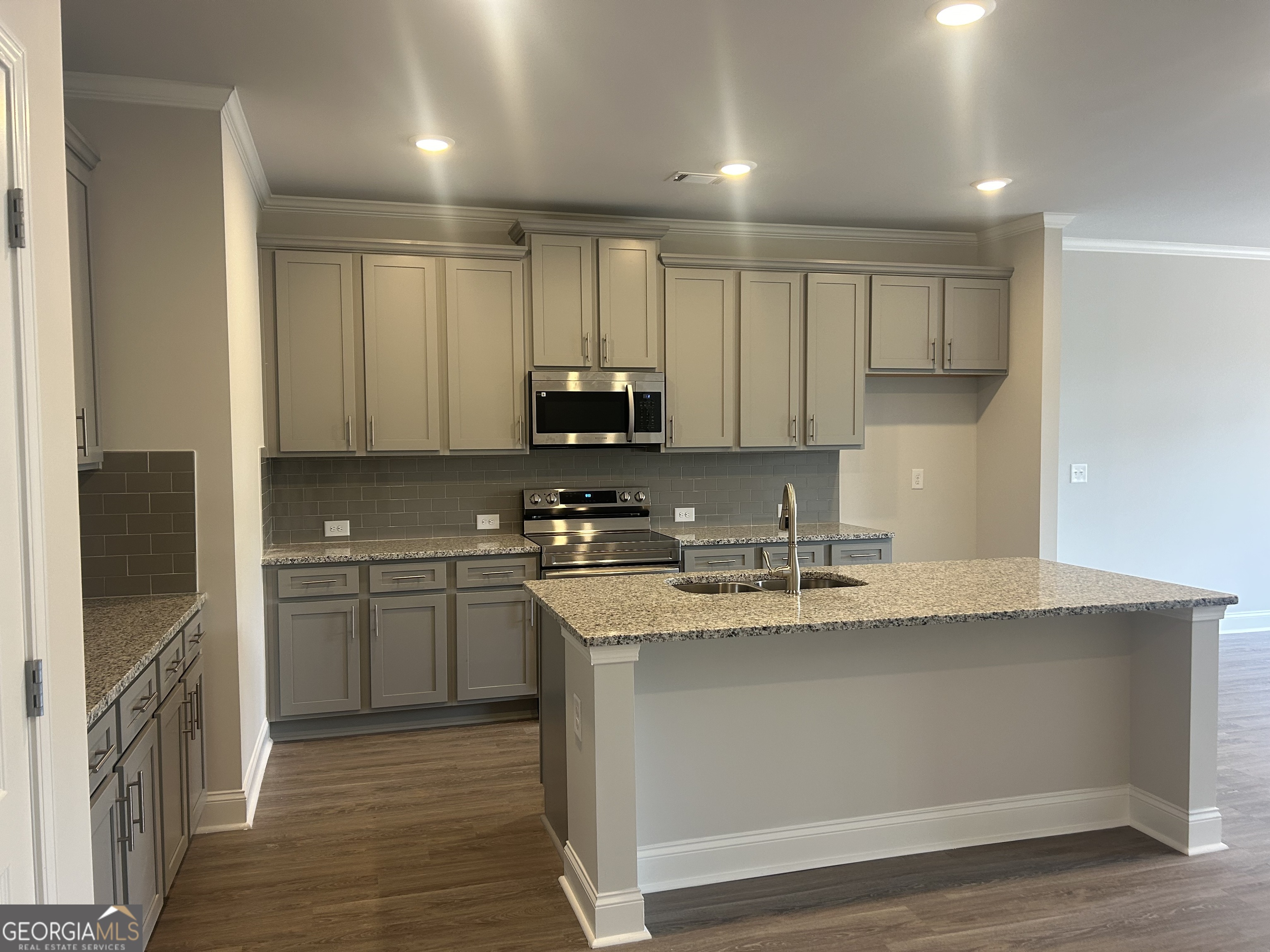 3845 Billabong TRL 111