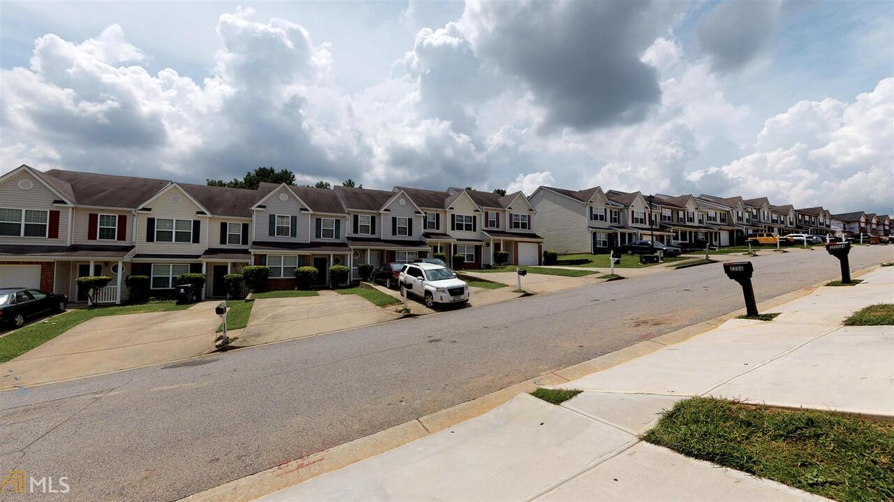 Plan 1766. Open plan offering Large family room, Great Master bedroom, & BEDROOM ON MAIN WITH FULL BATHROOM. Gourmet Kitchen, Spa like bathrooms, Great Kitchen, Stainless Steel Appliance package, blinds through, 5 min from expressway, shopping, no grass to cut. MOVE IN READY !
