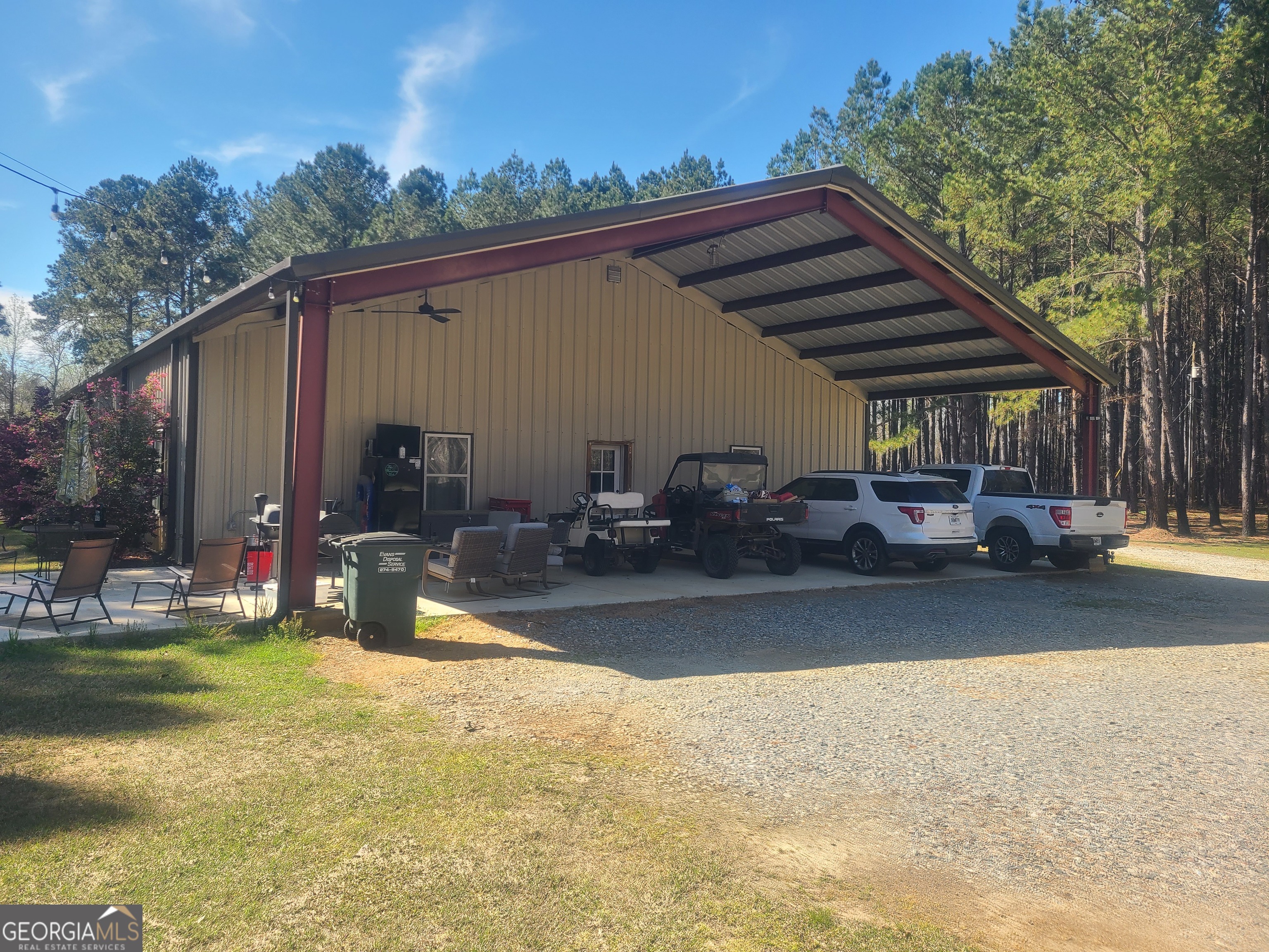 715 Perry HWY