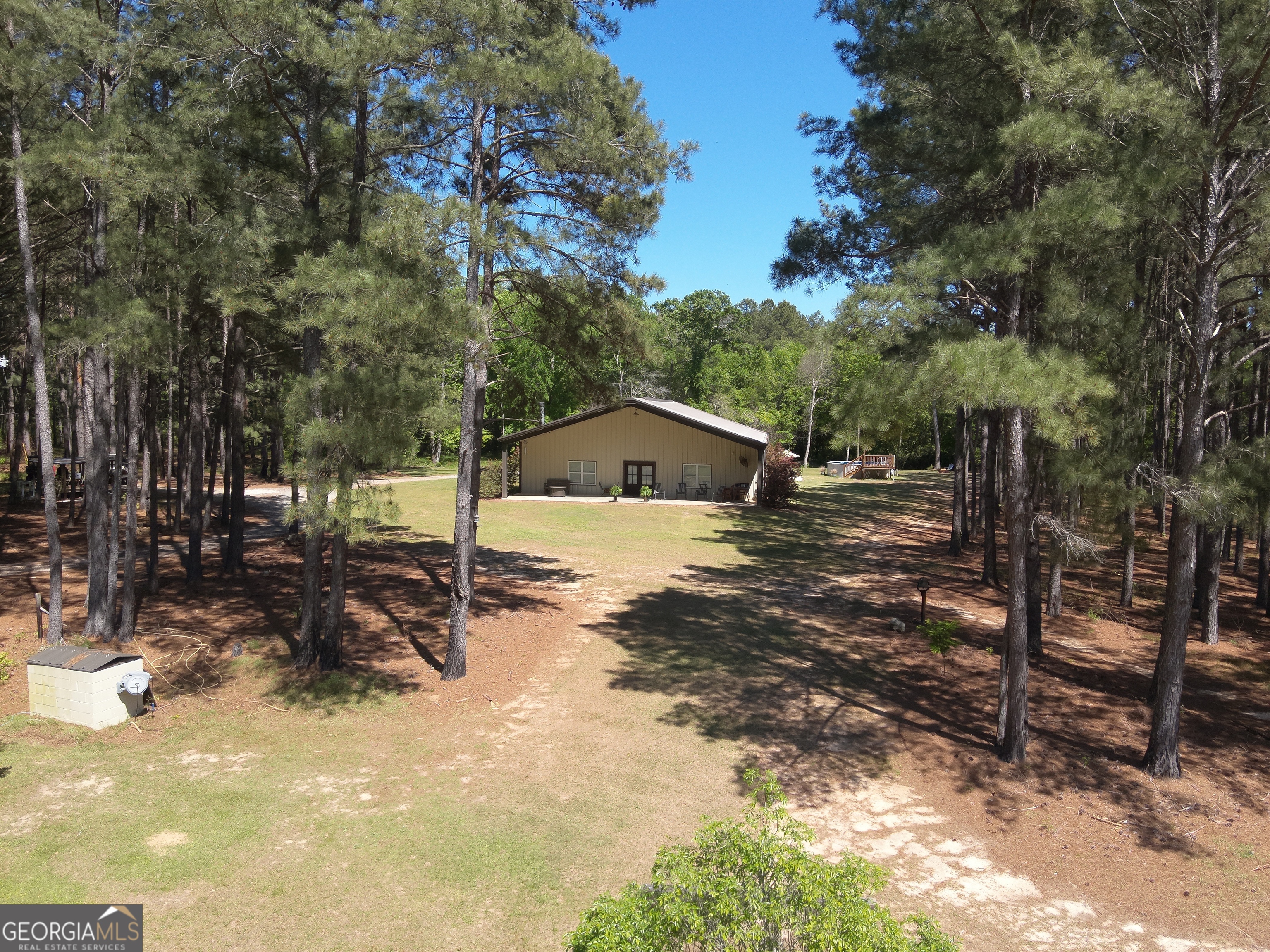 715 Perry HWY