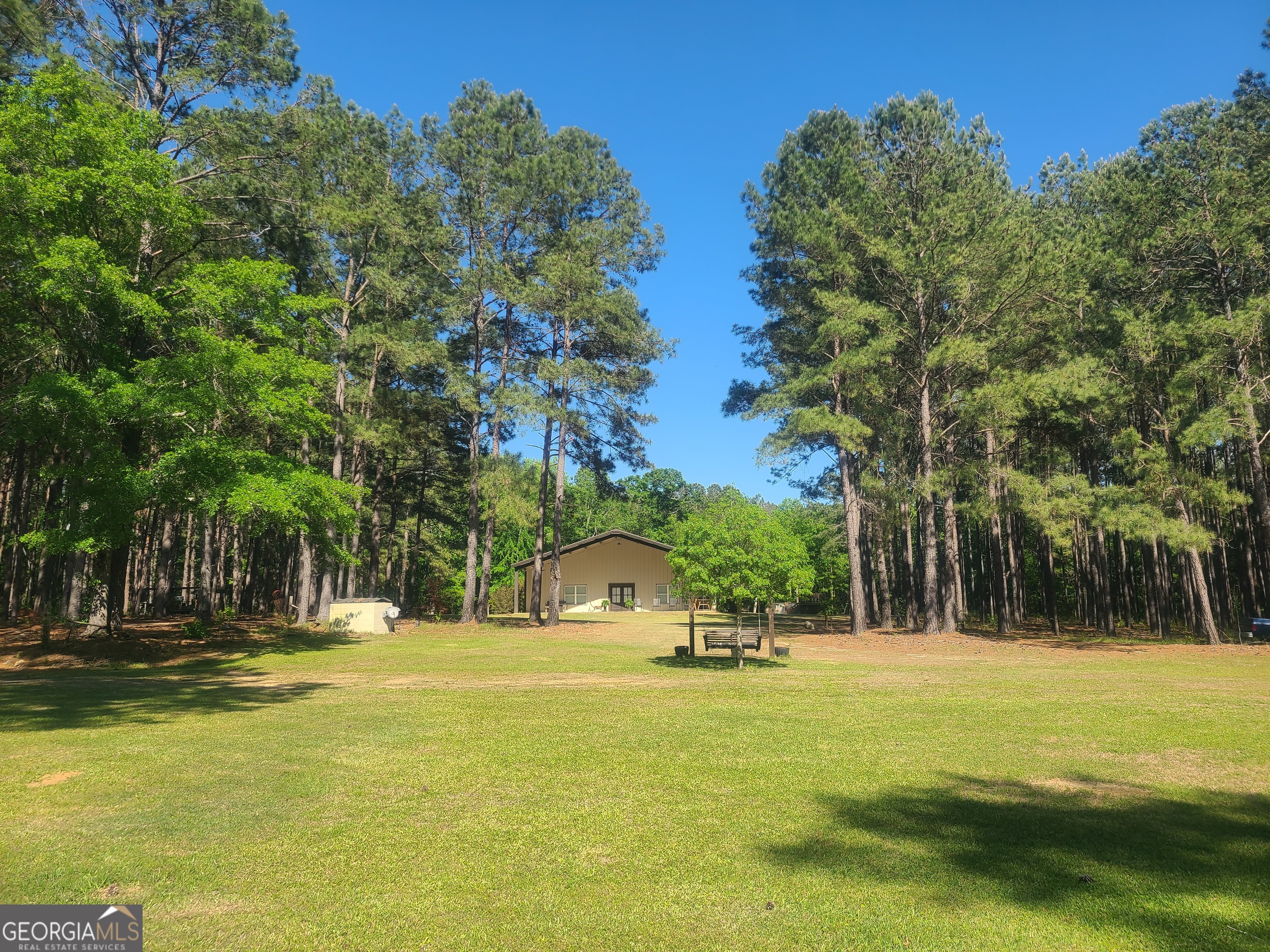 715 Perry HWY