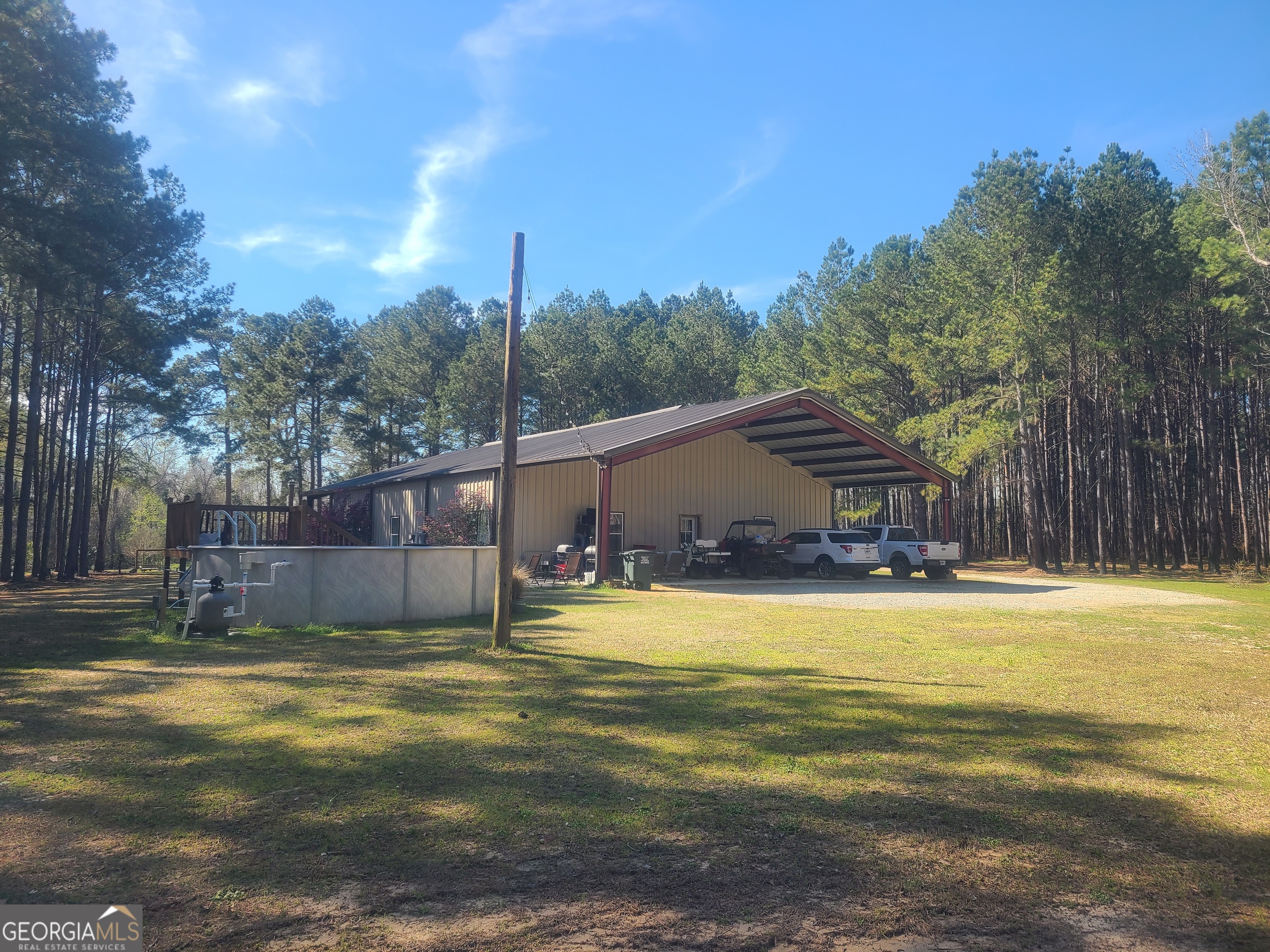 715 Perry HWY